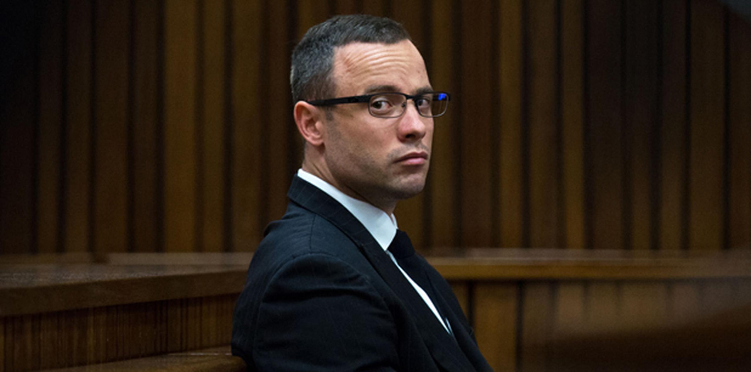Pistorius sostiene que mató por accidente a Steenkamp el 14 de febrero de 2014 al confundirla con un intruso que, pensó, había entrado en su casa. (AP)