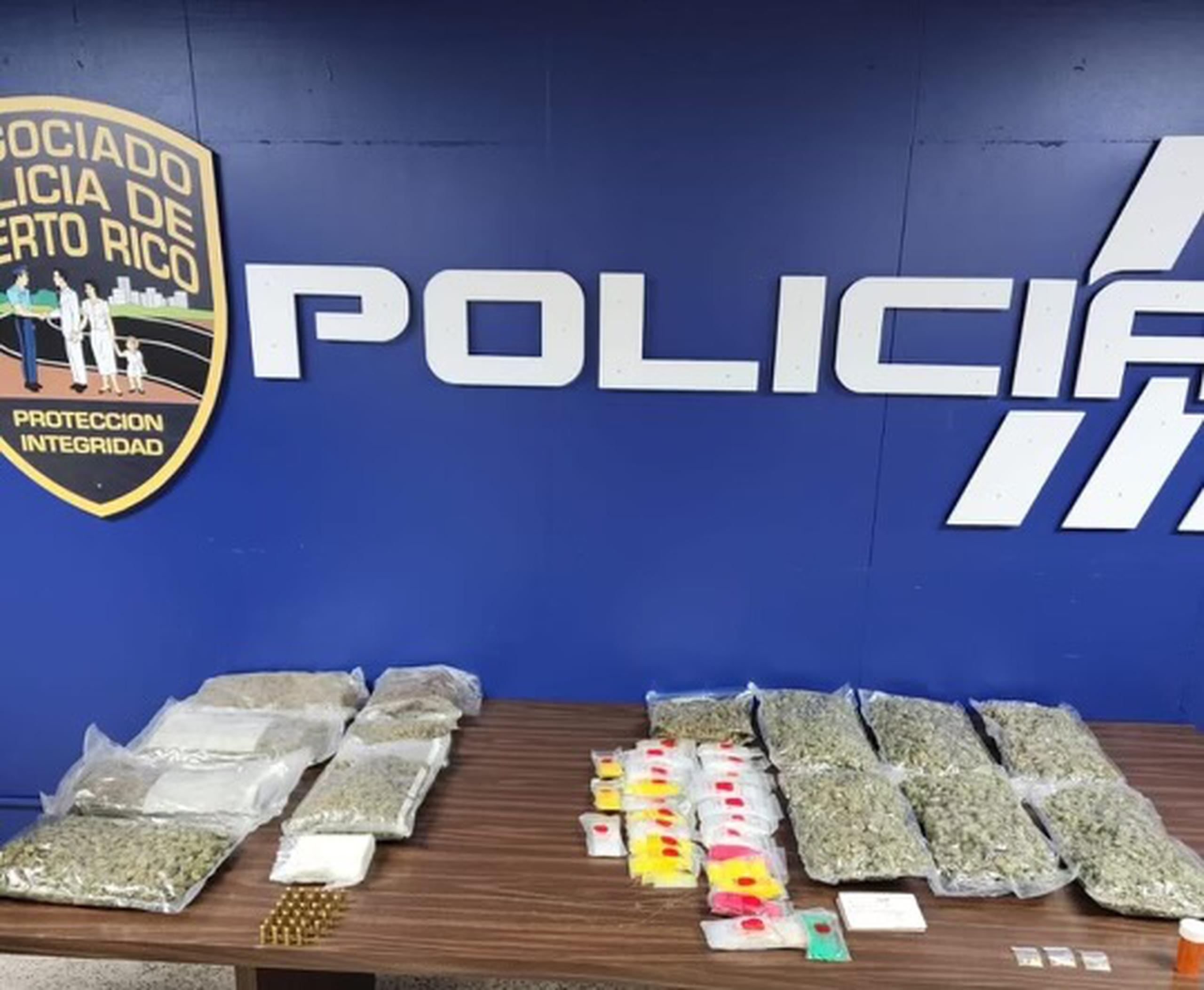 La División de Drogas Metropolitana ocupó medio kilo de cocaína y 14 libras de marihuana en un allanamiento en la calle Popular de la barriada Las Monjas, en Hato Rey.