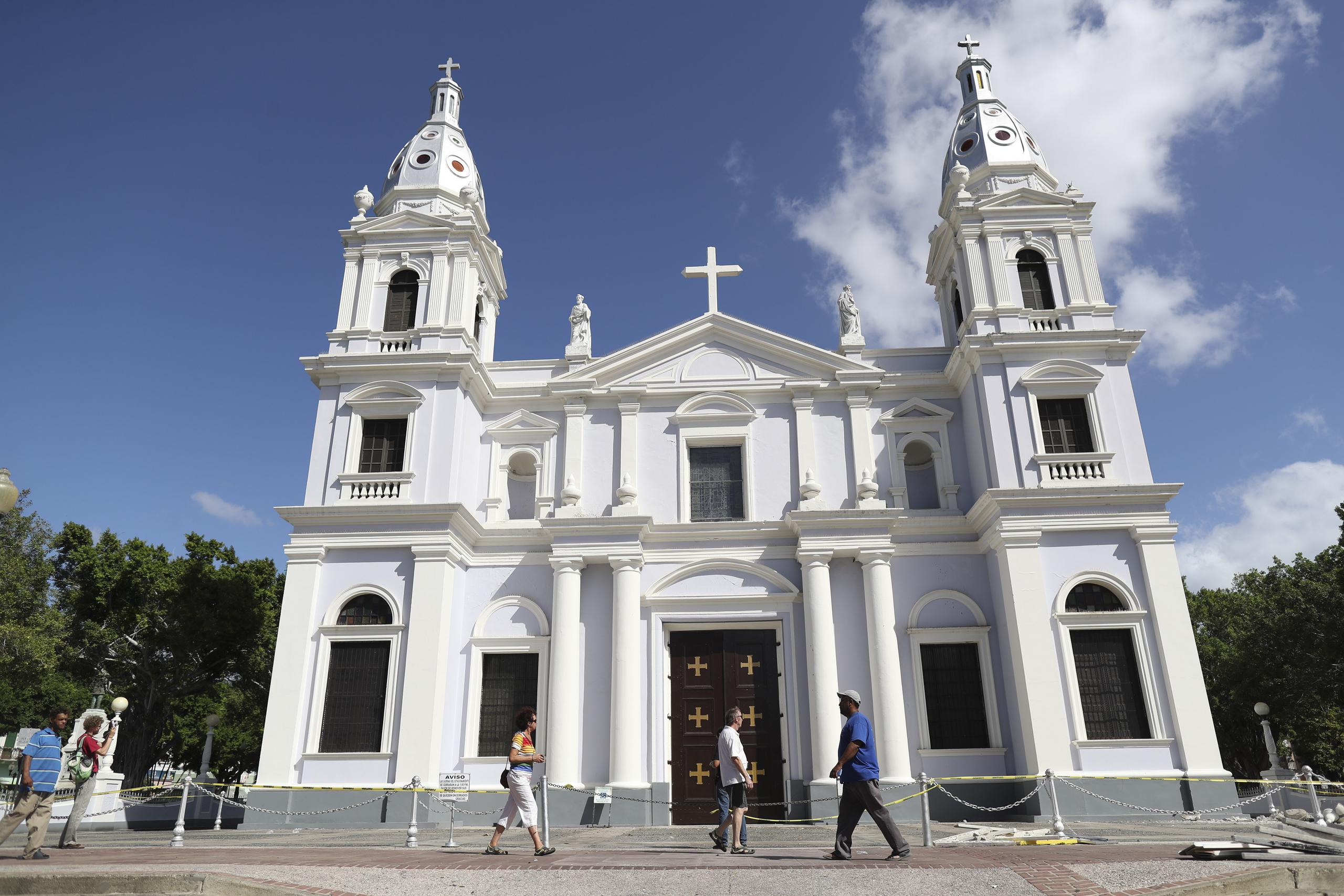 Varios edificios en el casco urbano de Ponce han sufrido daños, incluyendo  la catedral Nuestra Señora de la Guadalupe.