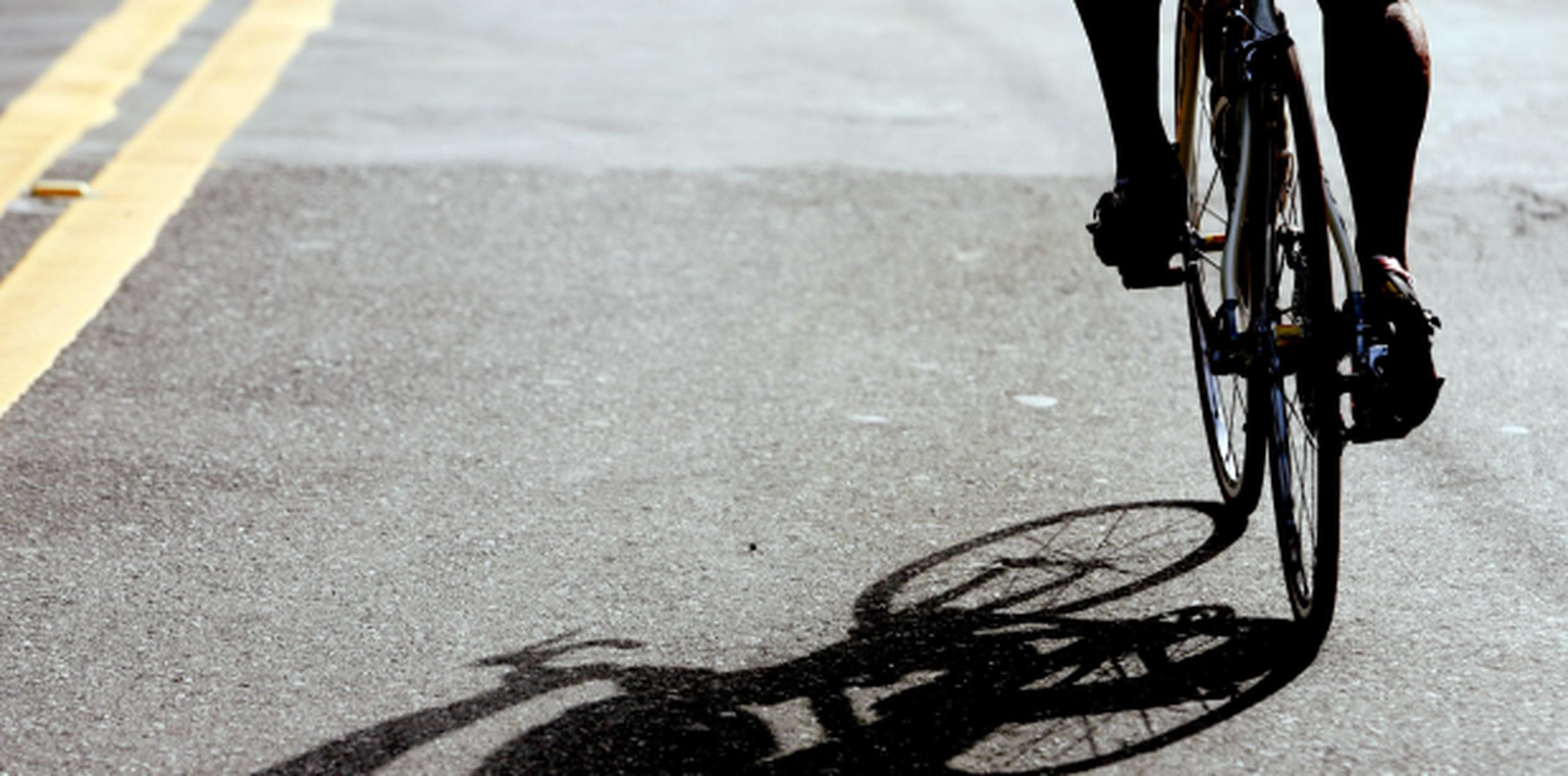 Los usuarios reciben una rueda ya preparada que instalan en su bicicleta. (Archivo)