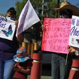 Madres de víctimas de feminicidio protestan en la frontera de México