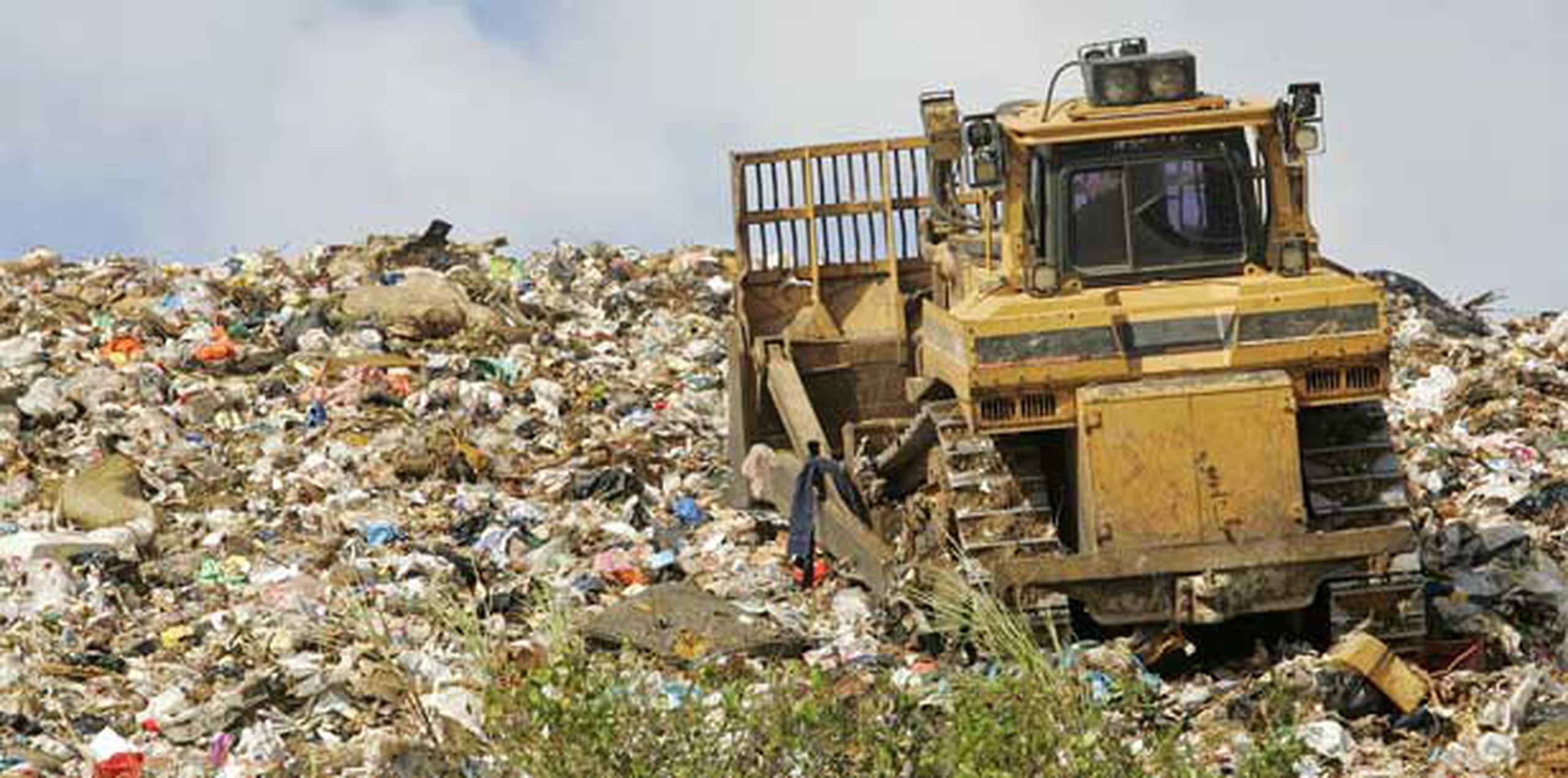 El representante Ricardo Llerandi  favorece adoptar una fecha límite para que los vertederos dejen de aceptar material reciclable. (Archivo)