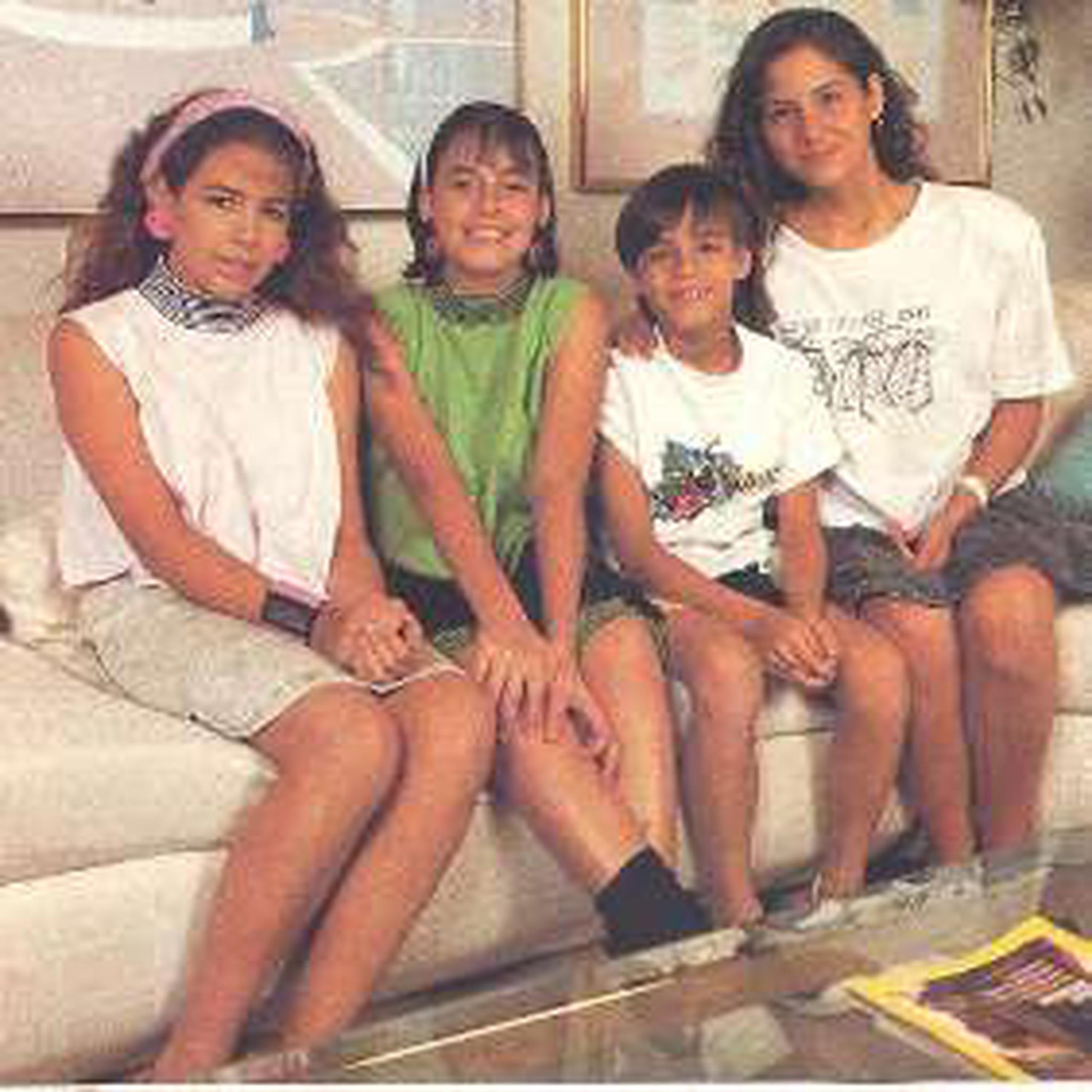 Pedrito Muñiz junto a sus compañeras de elenco en Maripili: Alfonsina Molinari, Mónica Muñiz y Khatia Yarie. &nbsp;<font color="yellow">( Archivo)</font>