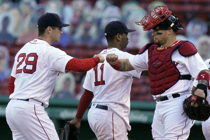 Christian Vázquez, a la derecha saludando a Bobby Dalbec, disparó el martes su sexto bambinazo de la temporada para los Red Sox.