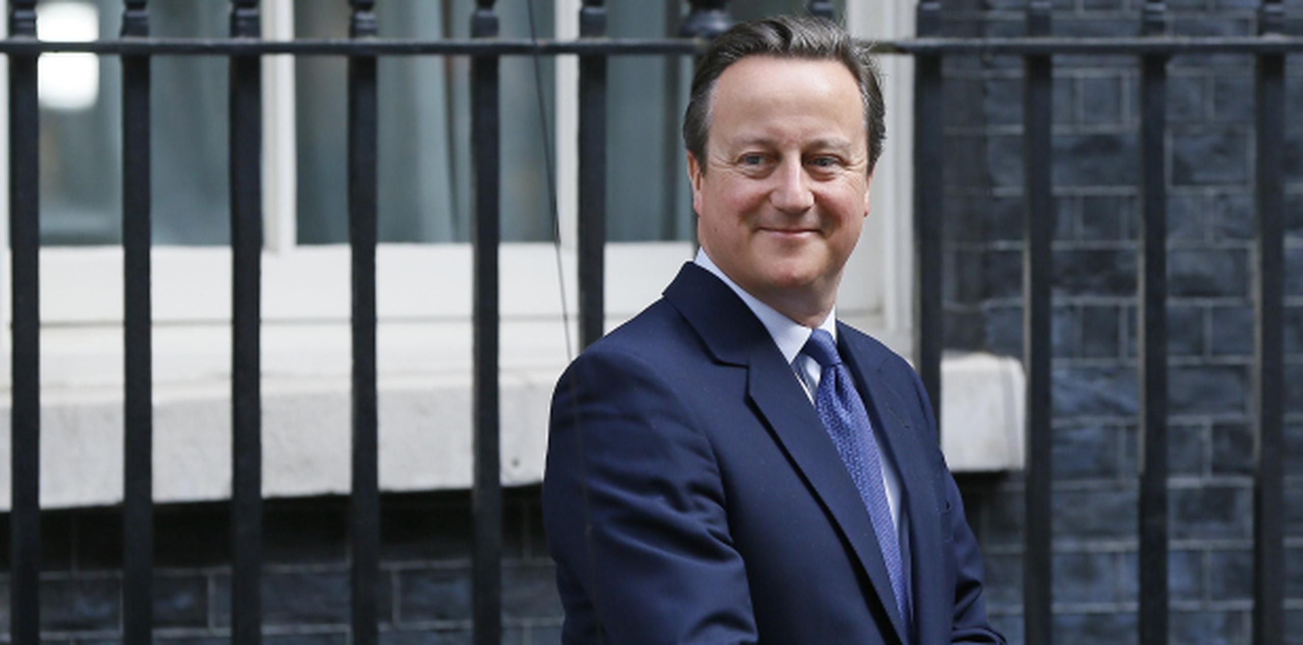 Cameron dijo que esperaba dejar "un país más fuerte, con una economía pujante y más oportunidades de prosperar en la vida". (AP)