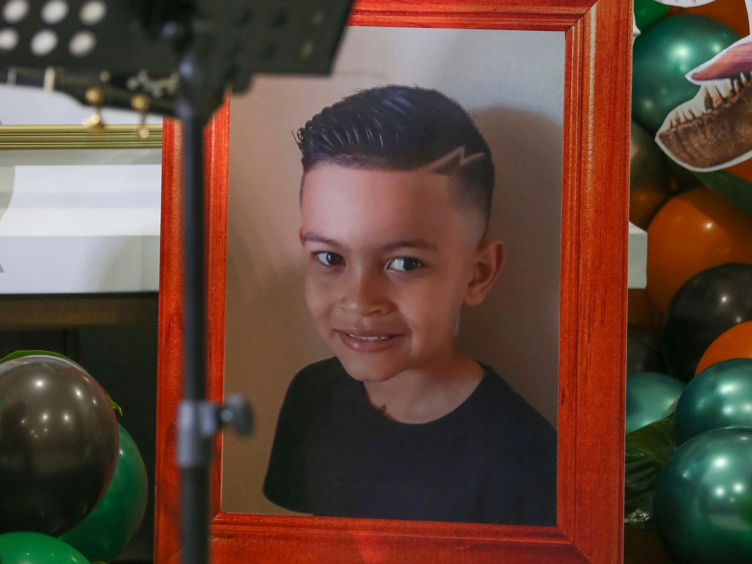 El niño Jeiden Elier Santiago falleció como consecuencia de los golpes que le habría propinado su padre mientras estaba bajo su custodia.