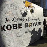 Lakers prefieren rendir tributo a Kobe Bryant de forma individual