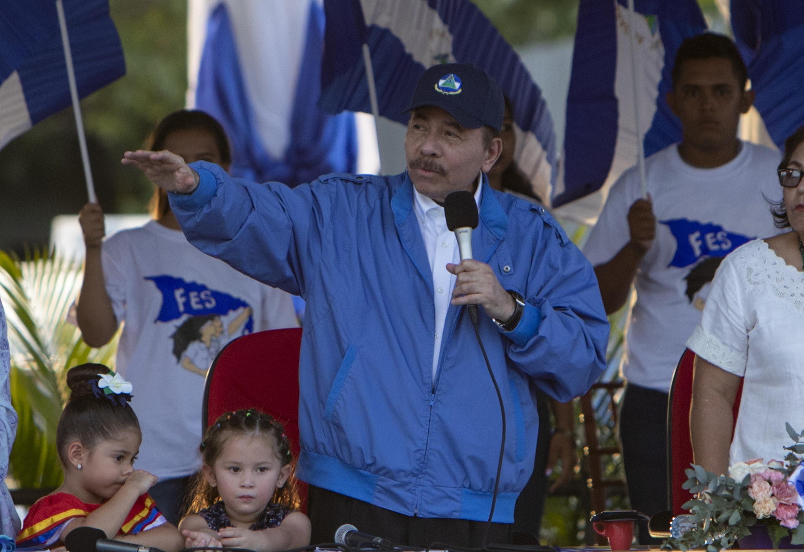 El presidente de Nicaragua, Daniel Ortega, habla durante los actos conmemorativos del 197° aniversario de la independencia de Nicaragua celebrados hoy, sábado 15 de septiembre de 2018, en la Avenida Bolívar de Managua (Nicaragua). EFE/Jorge Torres