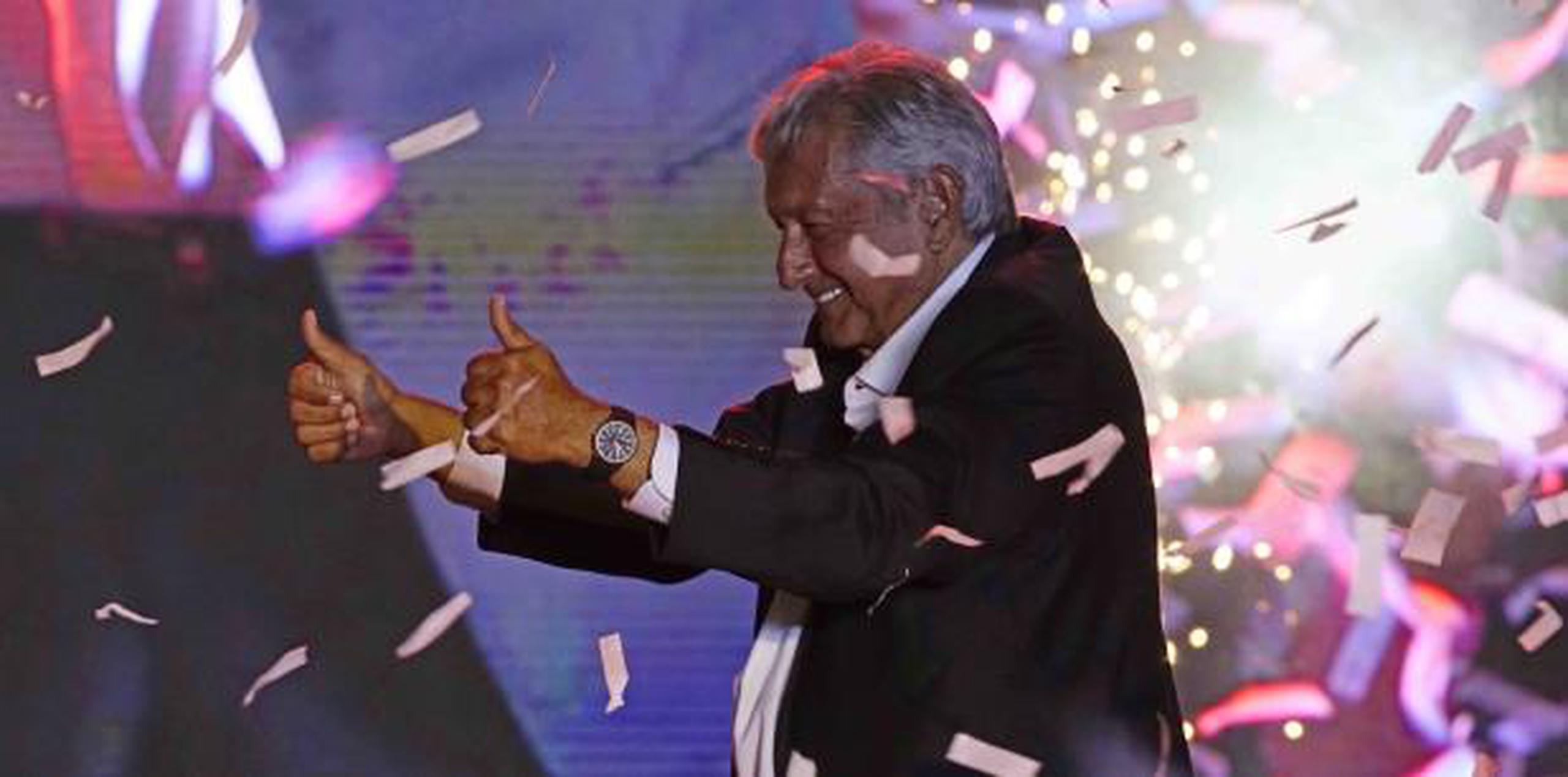 Andrés Manuel López Obrador es el favorito en las encuestas y ha destacado por su humor, como cuandose burló de sí mismo auto-apodándose “Andresmanuelovich” cuando le acusaron de tener tratos con los rusos. (AP)