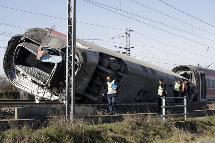 Los fallecidos son los dos maquinistas del tren. (AP Photo/Luca Bruno)