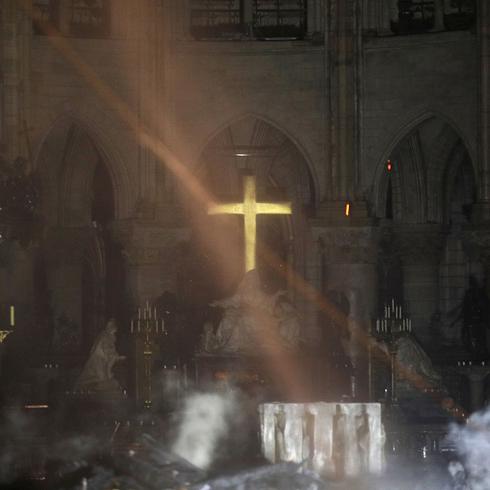 Mira los daños en el interior de la Catedral de Notre Dame