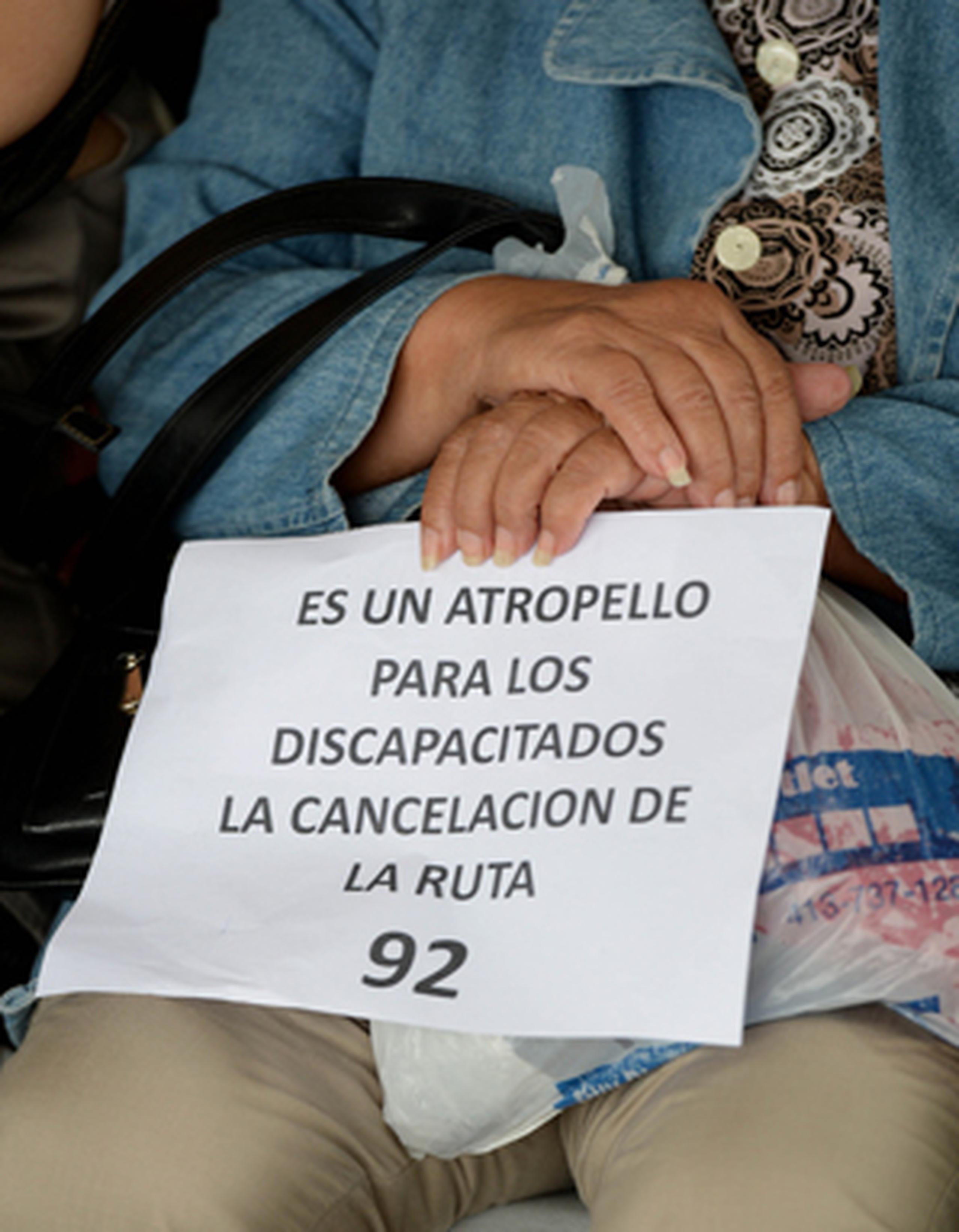 Uno de los testimonios más emotivos fue el de Julia García Lluveras, vecina de Bayamón, quien dijo depender de la ruta 92 para transportarse. (ana.abruna@gfrmedia.com)