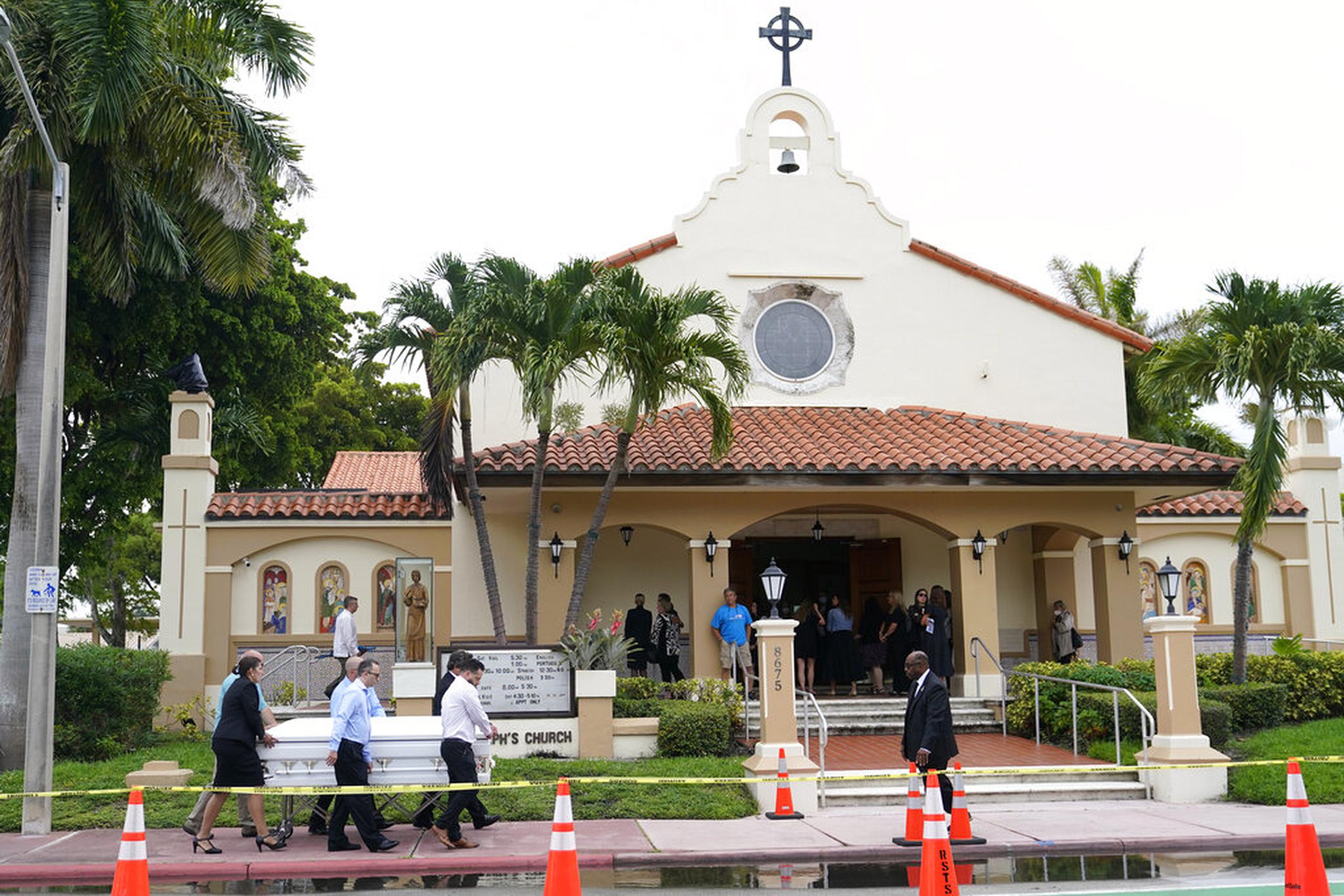El funeral se llevó a cabo en la parroquia de St. Joseph, la iglesia católica al que acudía la familia Guara.