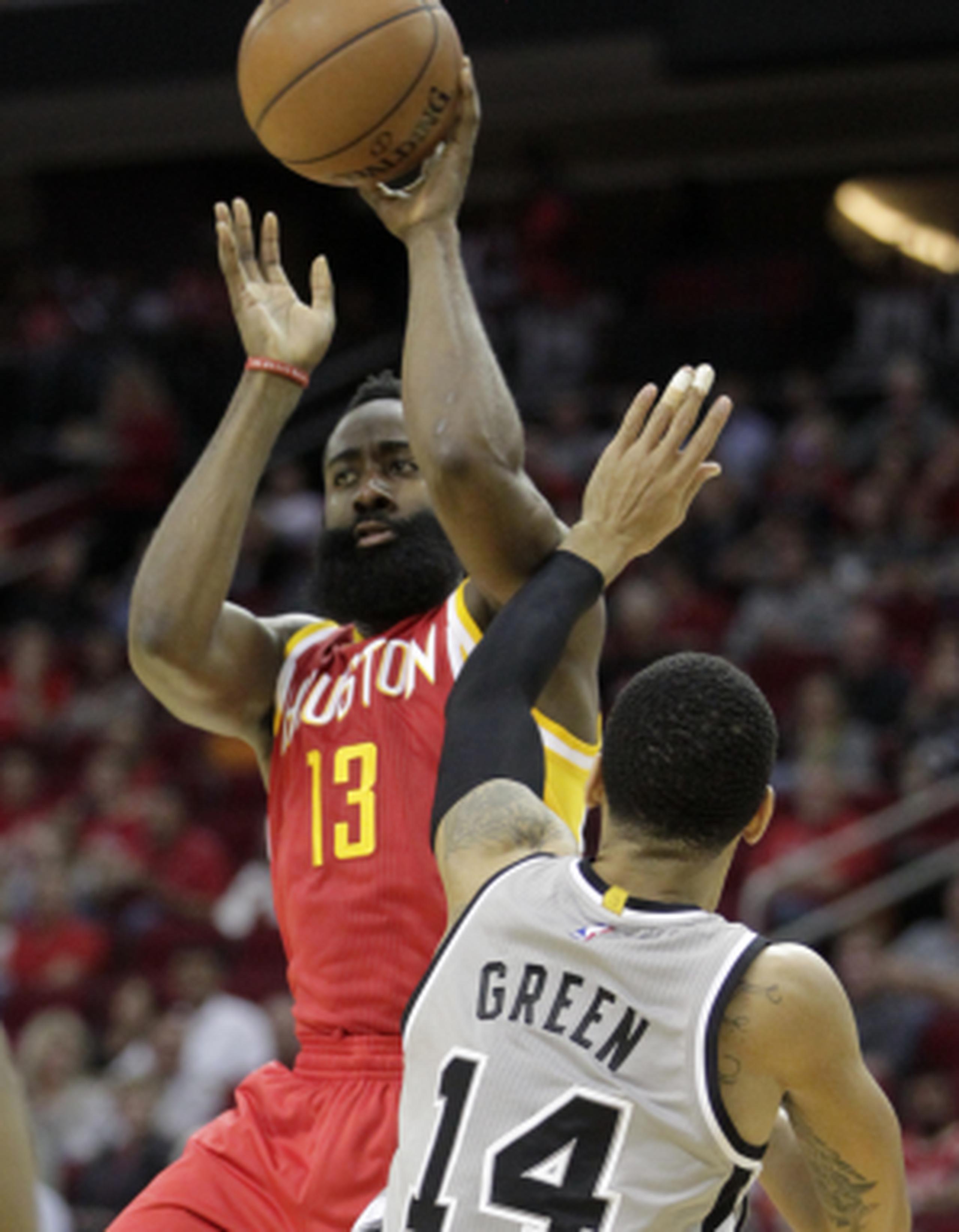 James Harden totalizó 20 unidades, seis rebotes y seis asistencias por los Rockets. (AP/Patric Shneider)
