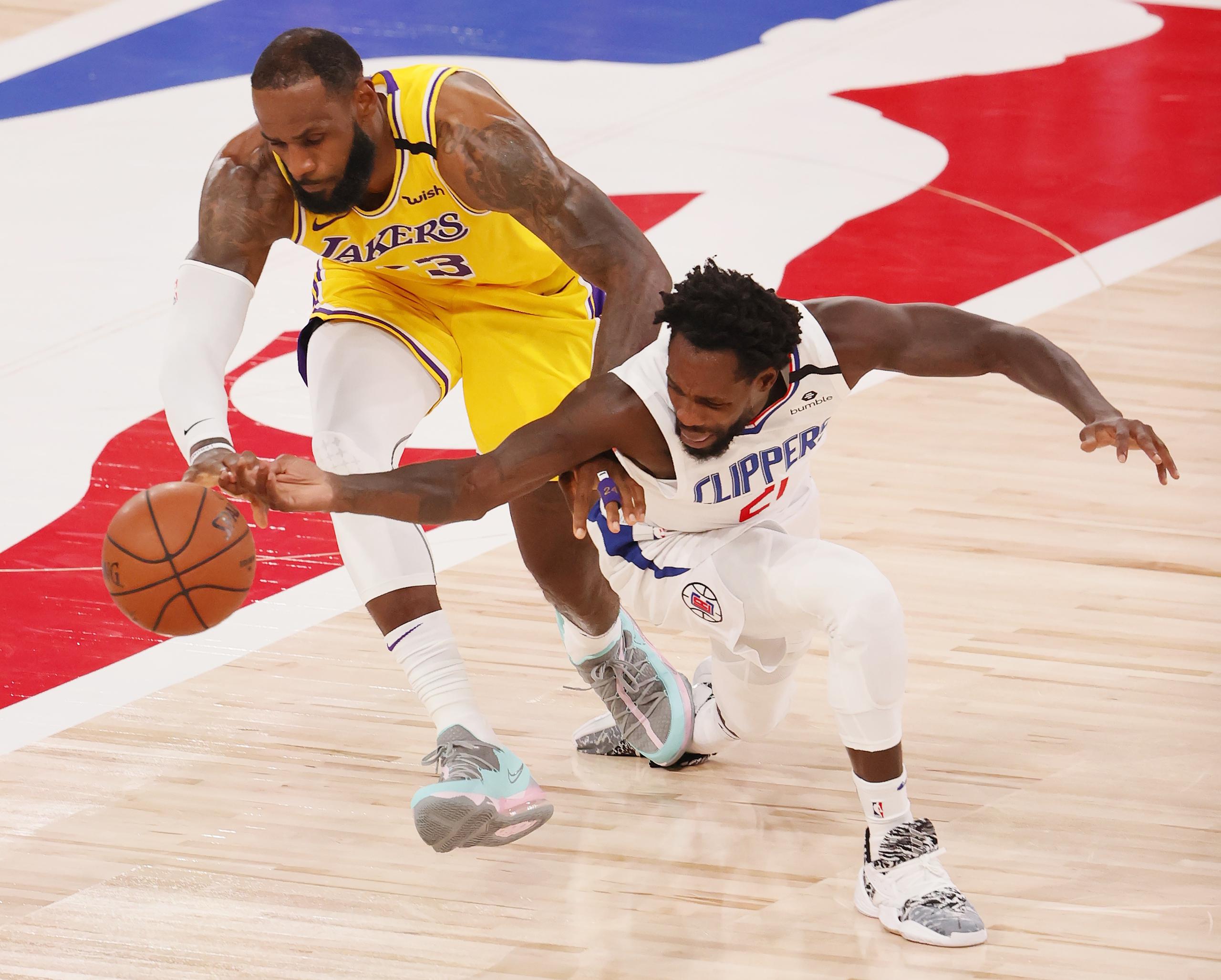 Los Lakers se colocaron muy cerca de asegurar el primer puesto de la Conferencia del Oeste para los playoffs. (EFE)