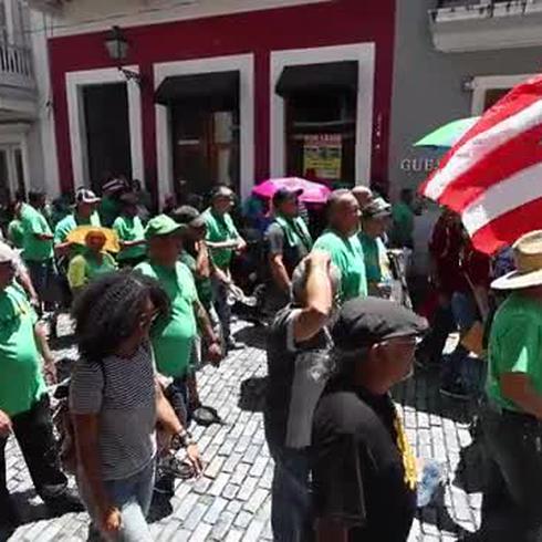 Síndicatos marchan del Capitolio a La Fortaleza