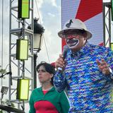 Payaso Remi puso a gozar a nenes y grandes en la Primera Parada Puertorriqueña