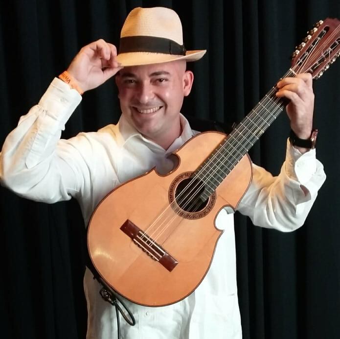 Irvin Santiago, director del Departamento de Música, presentará el tema de la décima puertorriqueña.