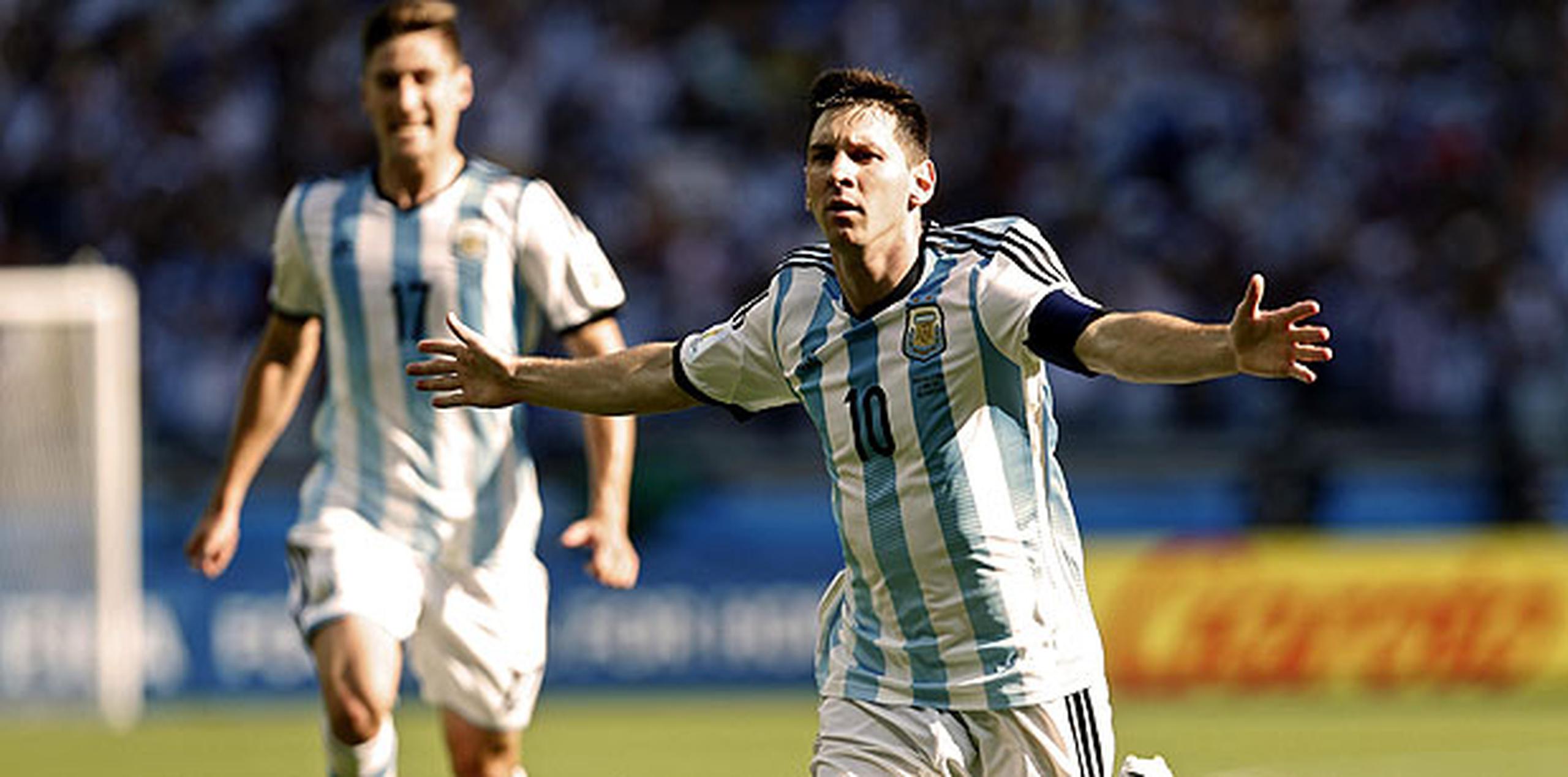 El gol de Messi hubiese sido inservible de no ser por Romero, figura de la Albiceleste al atajar tres pelotas de gol. (EFE)