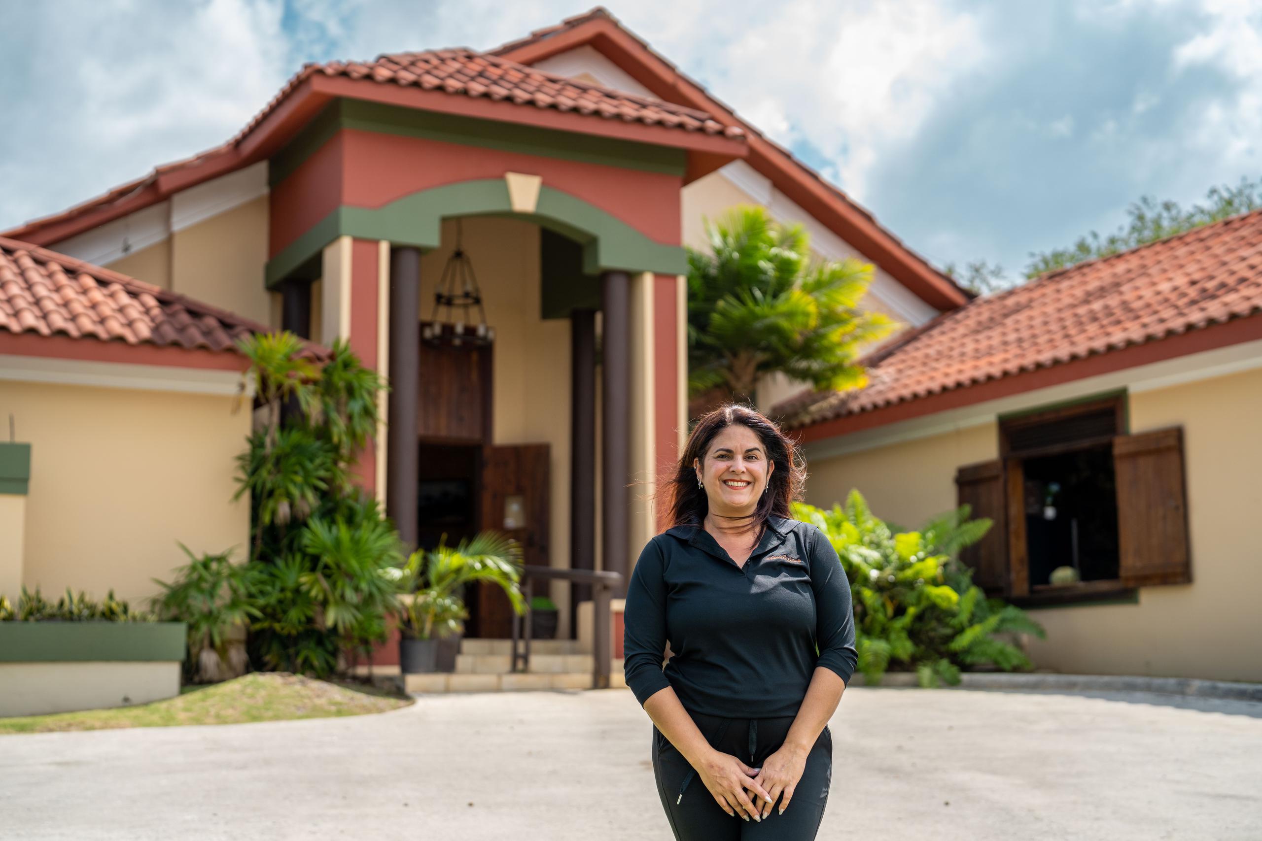 Anisabel Santiago, gerente de mercadeo de Hotel Hacienda El Jibarito, destacó los ofrecimientos gastronómicos de su restaurante Casa Café, que cuenta con su propia torrefacción.