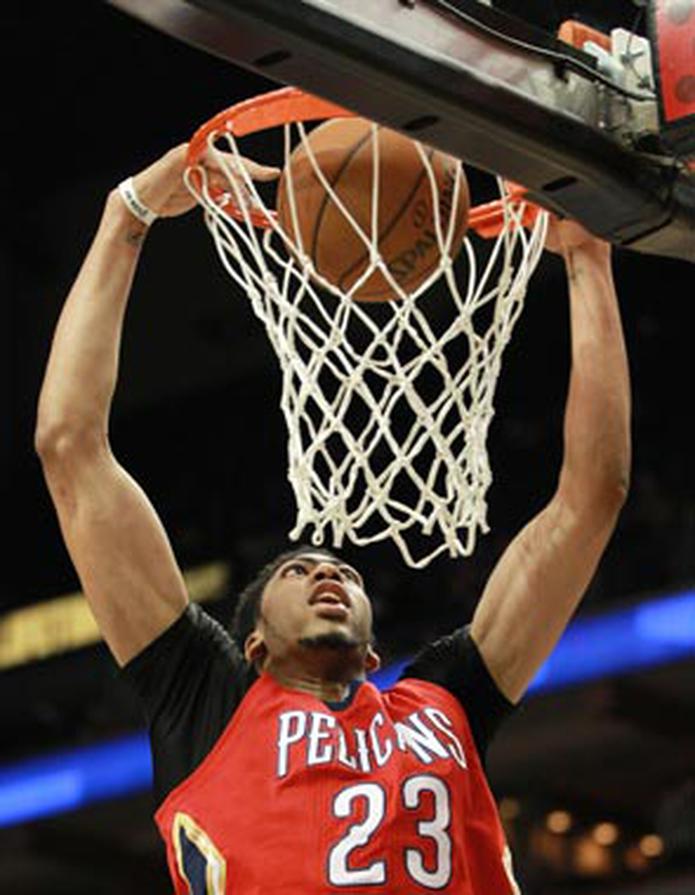 Anthony Davis volvió a liderar a los Pelicans con 24 puntos y 11 rebotes en el importante triunfo sobre los Timberwolves. (AP)