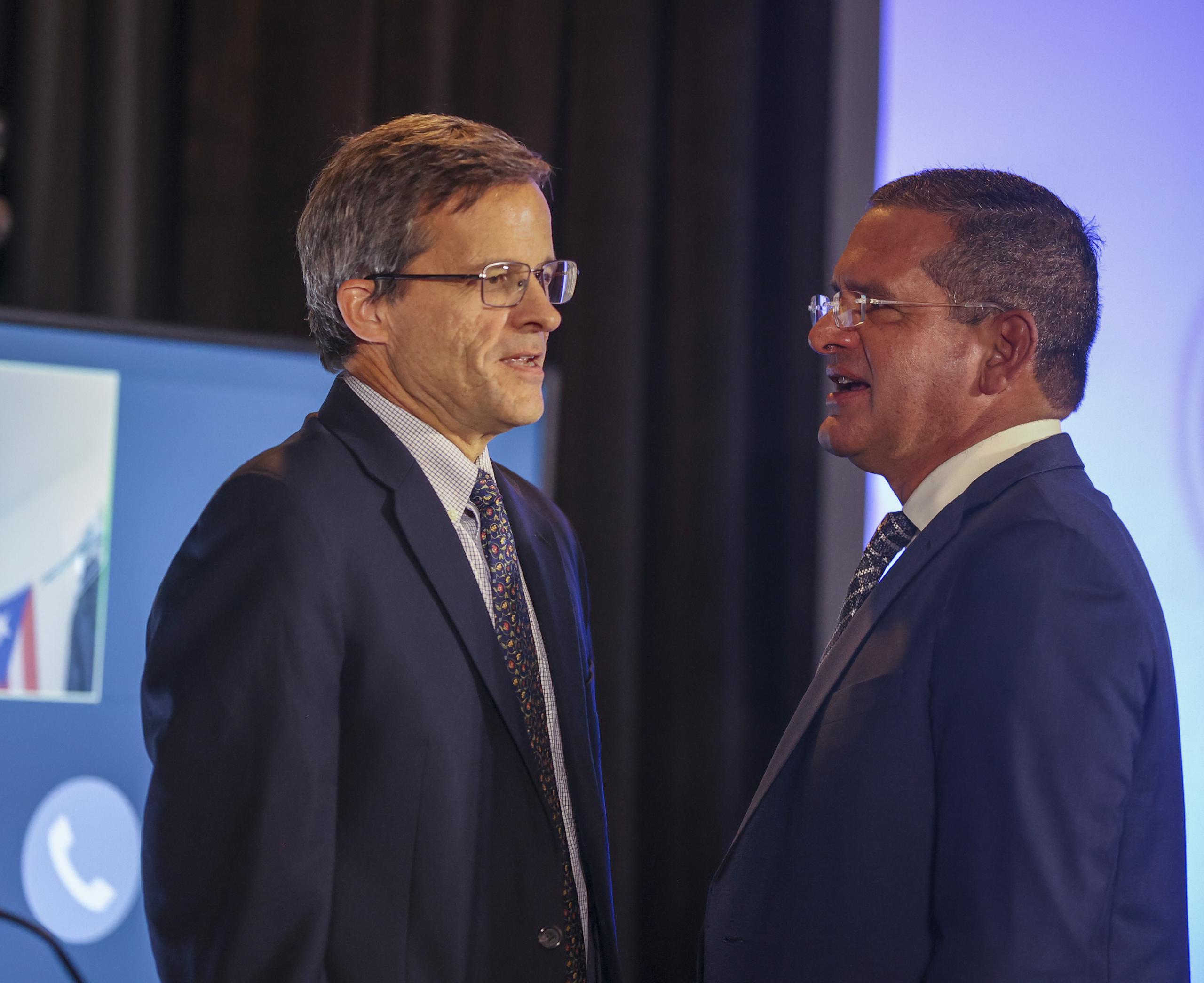 El presidente de la Junta de Supervisión Fiscal, David Skeel (izquierda) y el gobernador Pedro Pierluisi, en una foto de archivo.