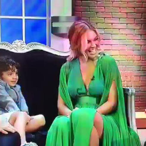 Zuleyka comparte con su familia en el show de Raymond