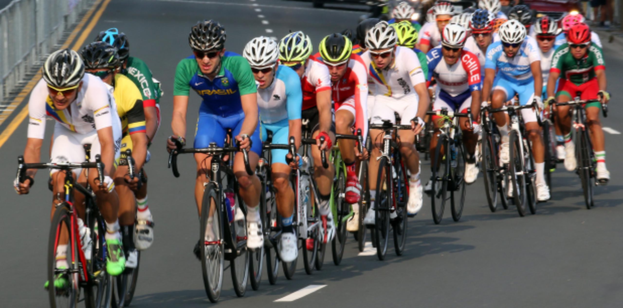 La prueba de ciclismo tuvo la participación de 42 competidores, 12 de los cuales no la completaron. (EFE / Alejandro Ernesto)
