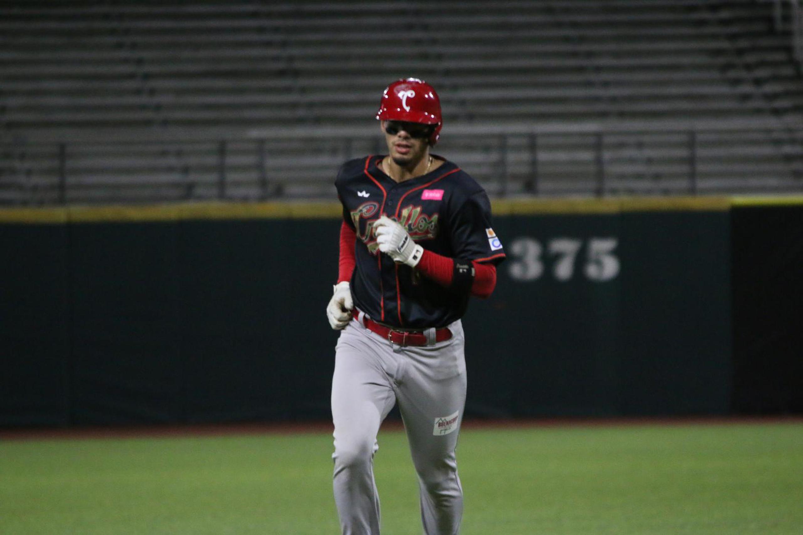 Edwin Díaz, que firmó con la organización de los Medias Rojas de Boston para jugar en liga menor, es suplente para la tercera base.