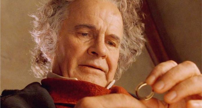 Ian Holm como Bilbo Baggins en "El Señor de los Anillos"
