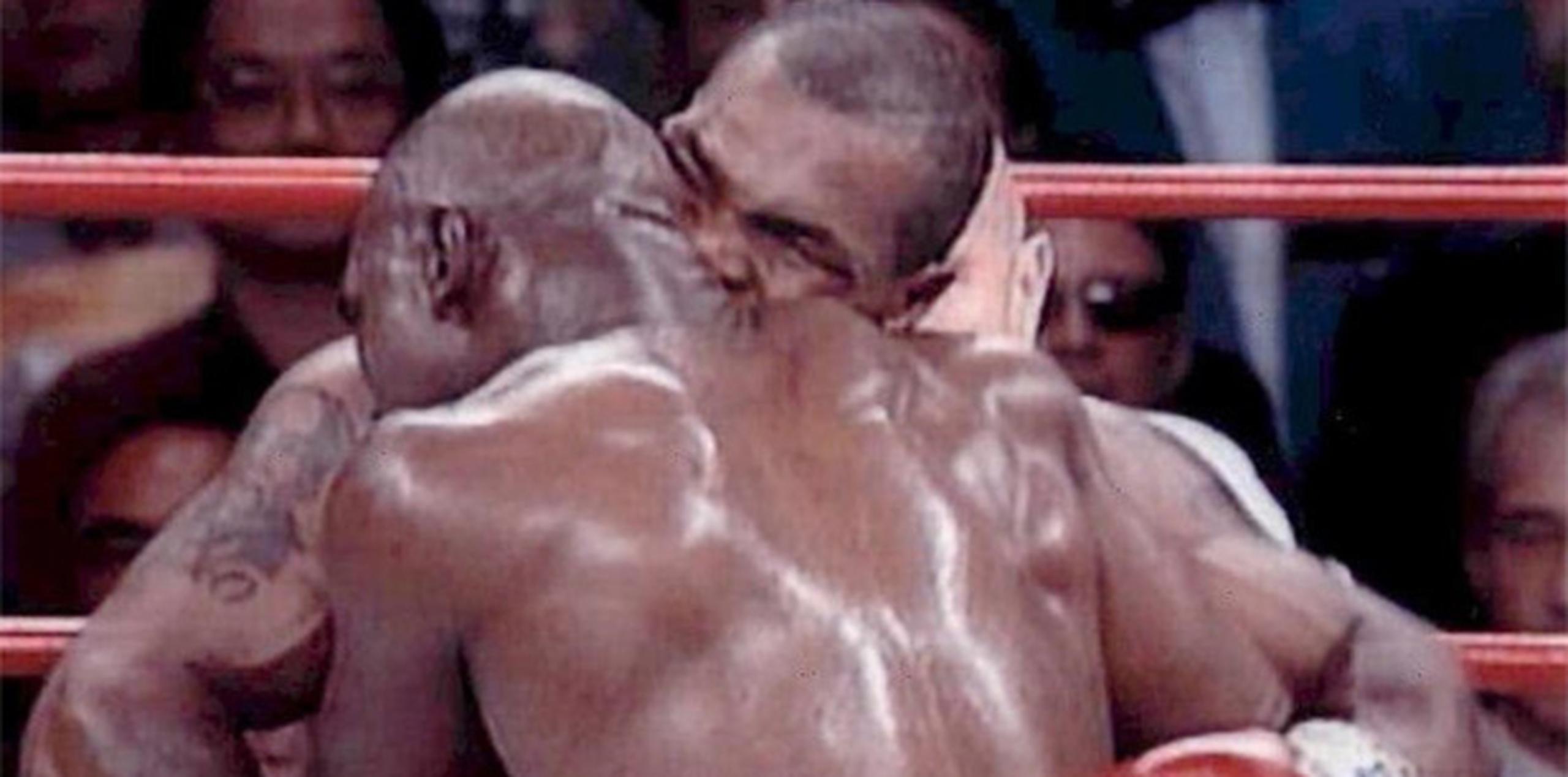 En junio de 1997, en Las Vegas (Nevada, EE.UU.), el estadounidense Evander Holyfield, ganó el título de campeón del peso pesado, pero perdió parte del lóbulo superior de la oreja derecha, que le arrancó en el tercer asalto el aspirante, Mike Tyson.