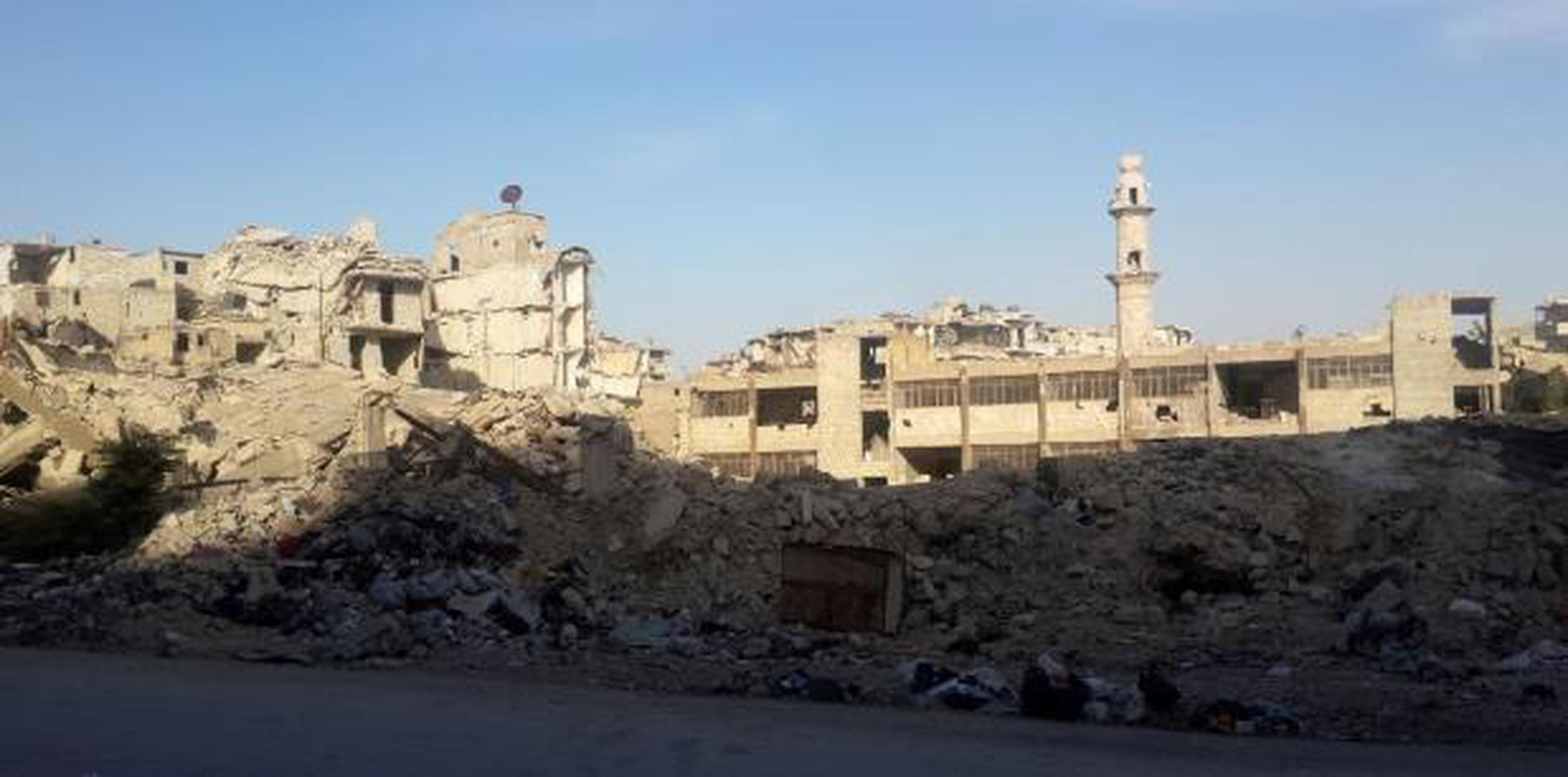 La agencia noticiosa estatal siria SANA dijo que un funcionario militar indicó que el ataque del sábado por la noche fue seguido por una incursión frustrada de 15 milicianos del EI. (EFE)