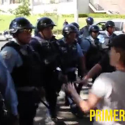 Arrestan a dos estudiantes durante protesta de maestros