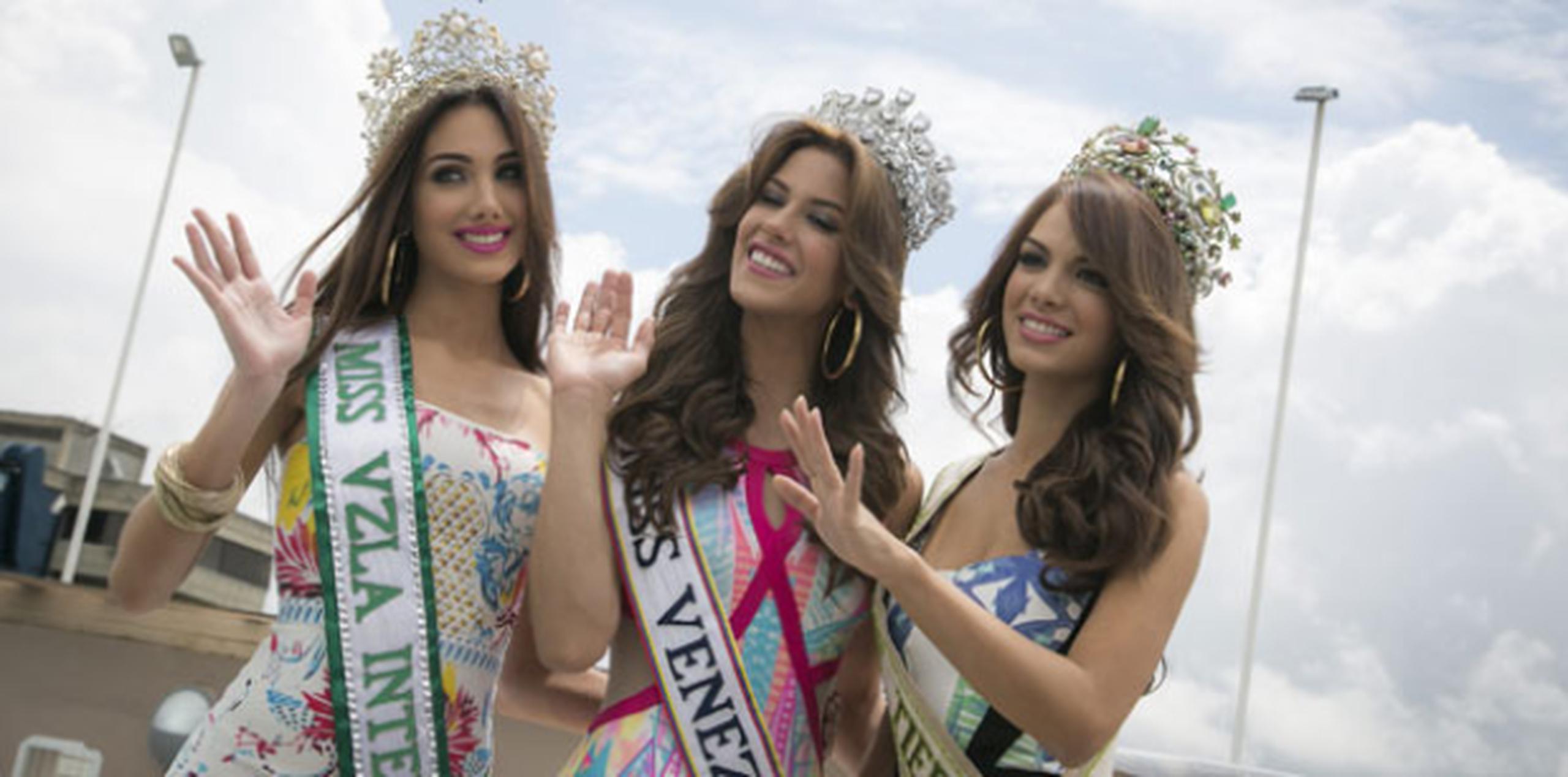 En la rueda de prensa también estuvieron presentes Mayra Rodríguez, coronada como Miss Tierra y Elymar Martínez, que irá al certamen Miss International. (EFE)