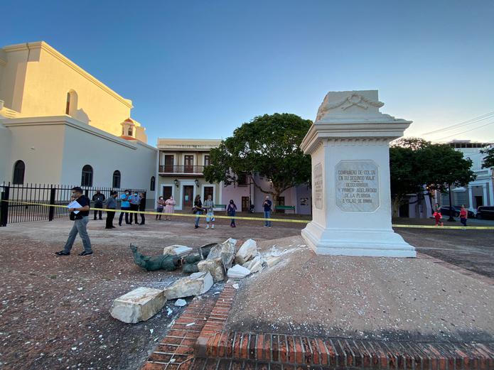 Así quedó destruida la estatua de Juan Ponce de León en el Viejo San Juan.