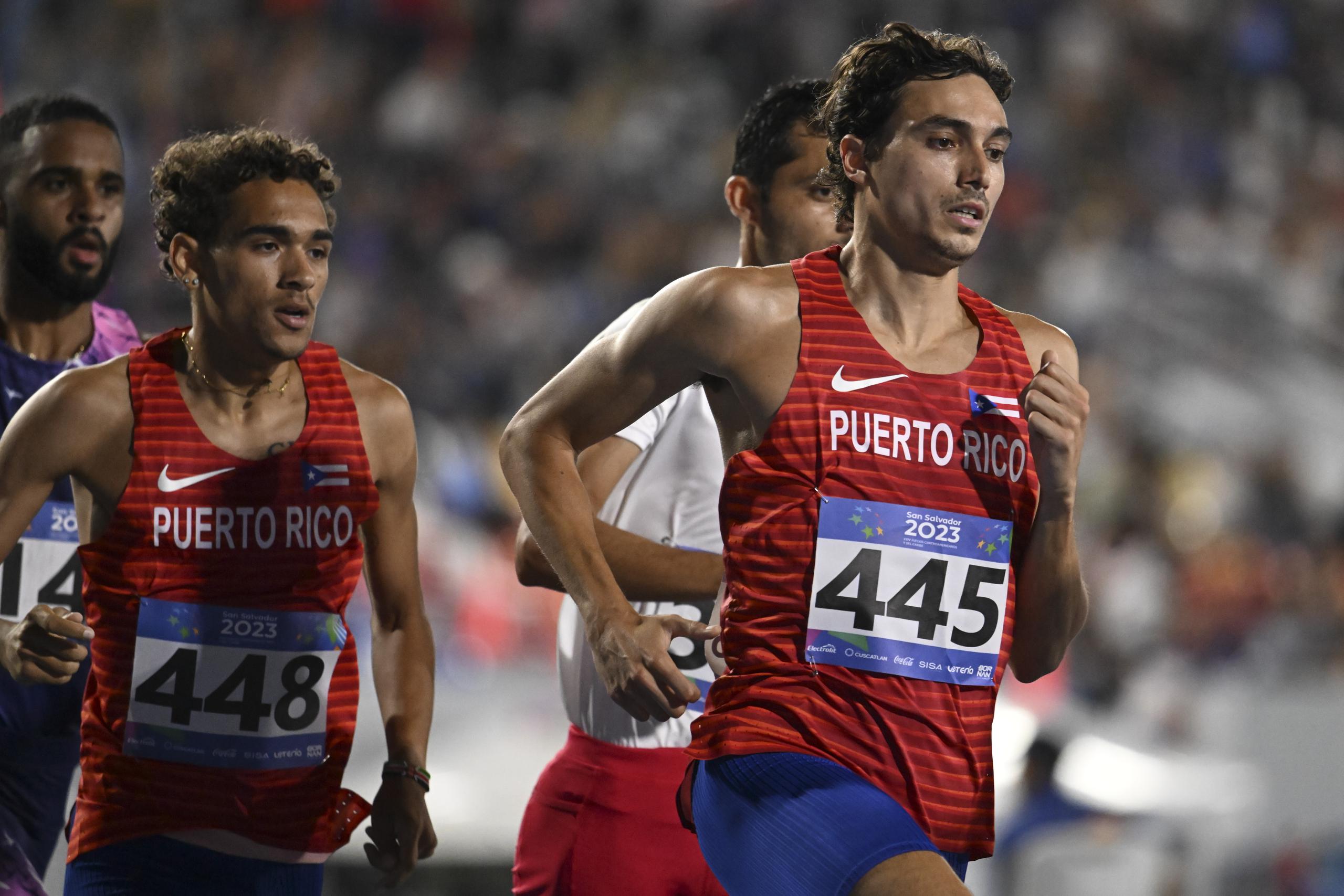 Rob Napolitano, aquí en los Juegos Centroamericanos y del Caribe San Salvador 2023, ocupa el puesto 55 entre los 56 que clasifican a Budapest 2023 en la prueba de 1,500 metros.
