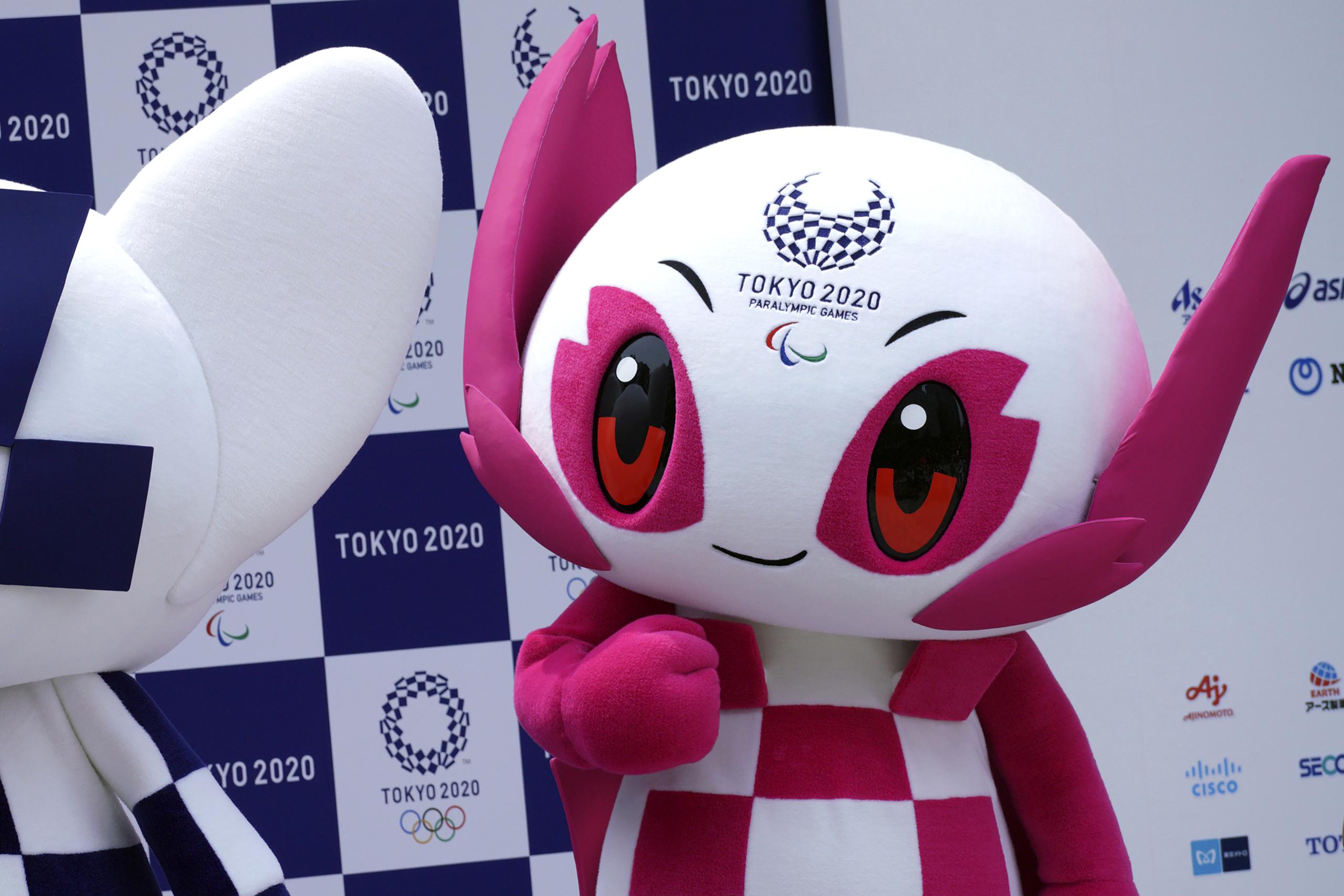 En imagen de archivo del 22 de julio de 2018, la mascota de los Juegos Paralímpicos de Tokio, "Someity", es presentada en un evento en Tokio.