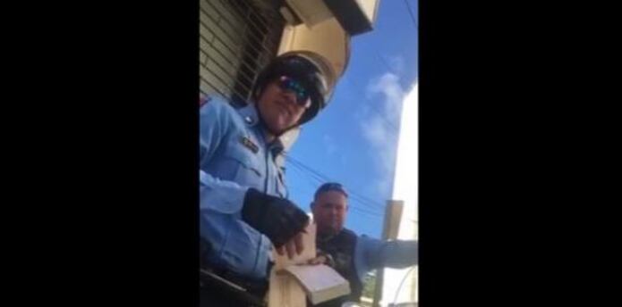El agente Ortiz, de 40 años, adscrito a la Unidad Motorizada de San Juan desde hace dos meses, lleva seis años en la agencia y era candidato a ascenso al rango de sargento para fines de este mes. (Captura)