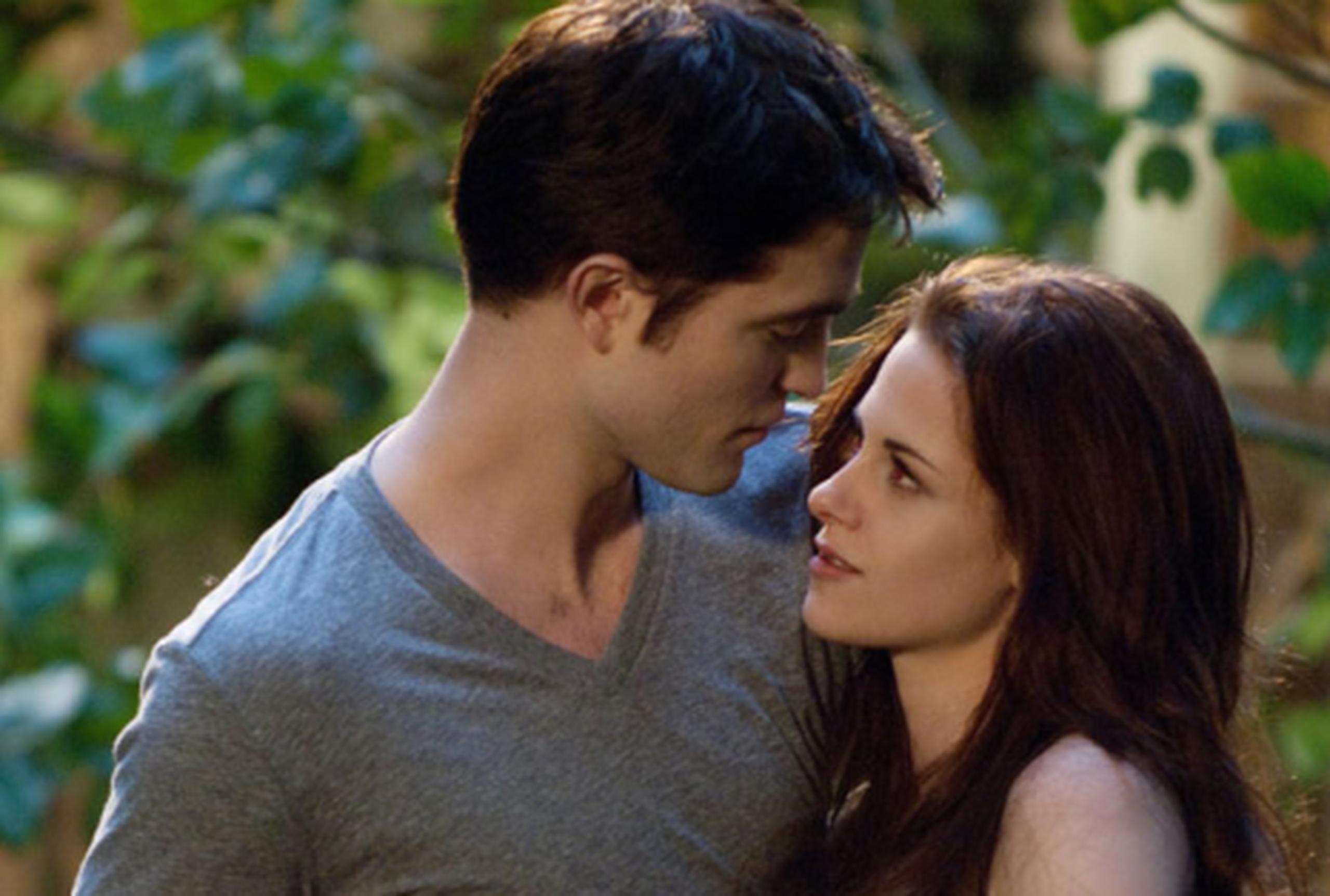 Los cálculos de los estudios difundidos el domingo colocaron a "The Twilight Saga: Breaking Dawn — Part 2" al frente de la recaudación por tercer fin de semana consecutivo, con $17,4 millones. (Archivo)