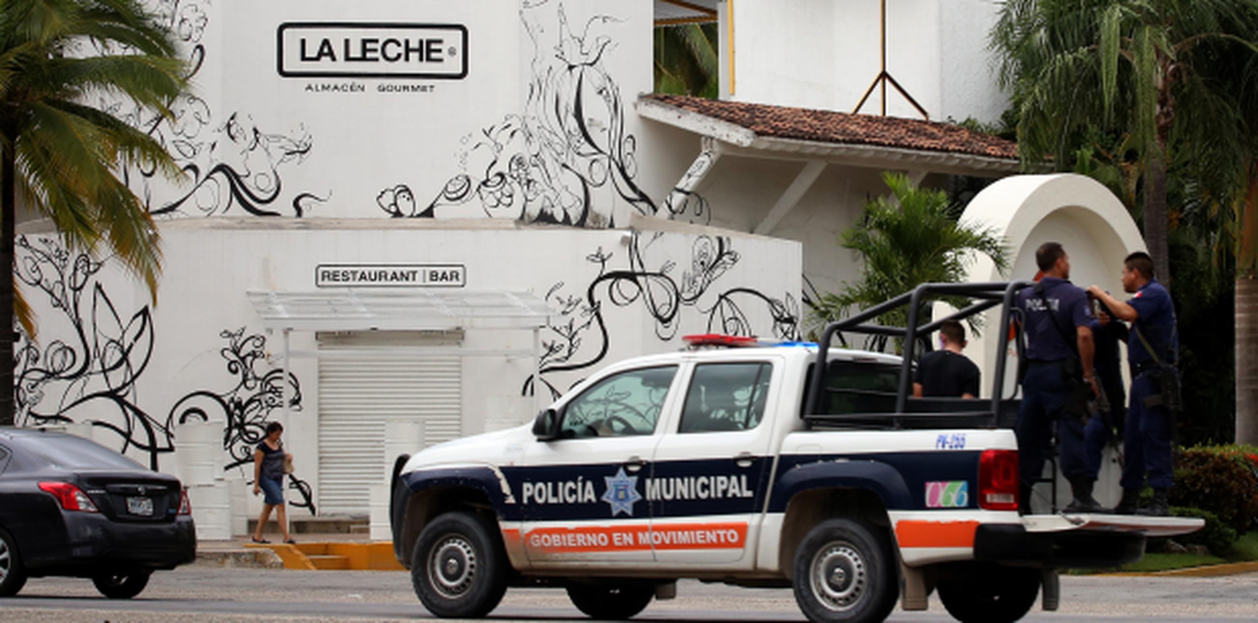 Jesús Alfredo Guzmán Salazar, uno de los hijos del capo Joaquín "el Chapo" Guzmán, y otras cinco personas fueron secuestrados en este restaurante de Puerto Vallarta en la madrugada del lunes. (EFE/Ulise Ruiz Basurto)
