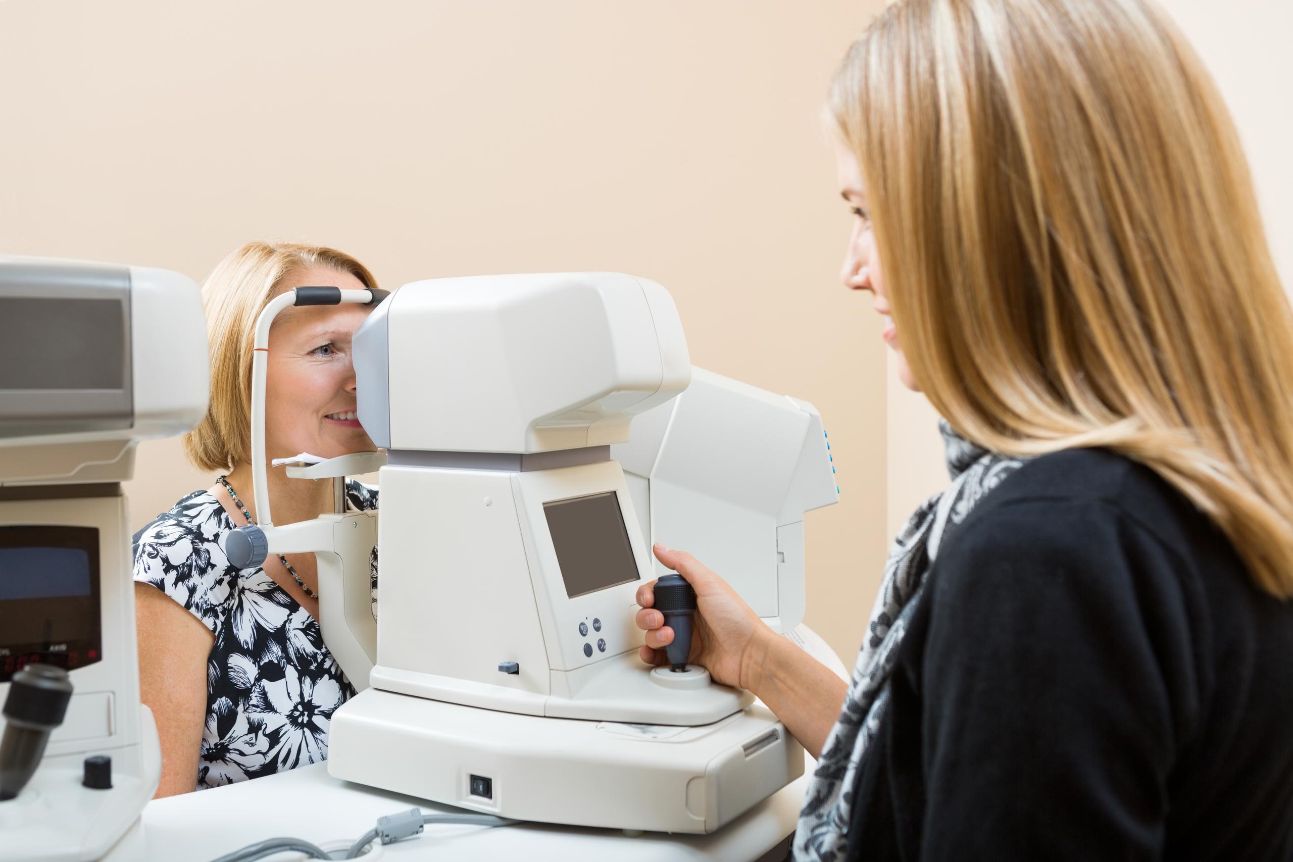 A partir de los 40 años, la incidencia de glaucoma y degeneración macular empieza a aumentar a niveles significativos, por lo que el examen visual es necesario.