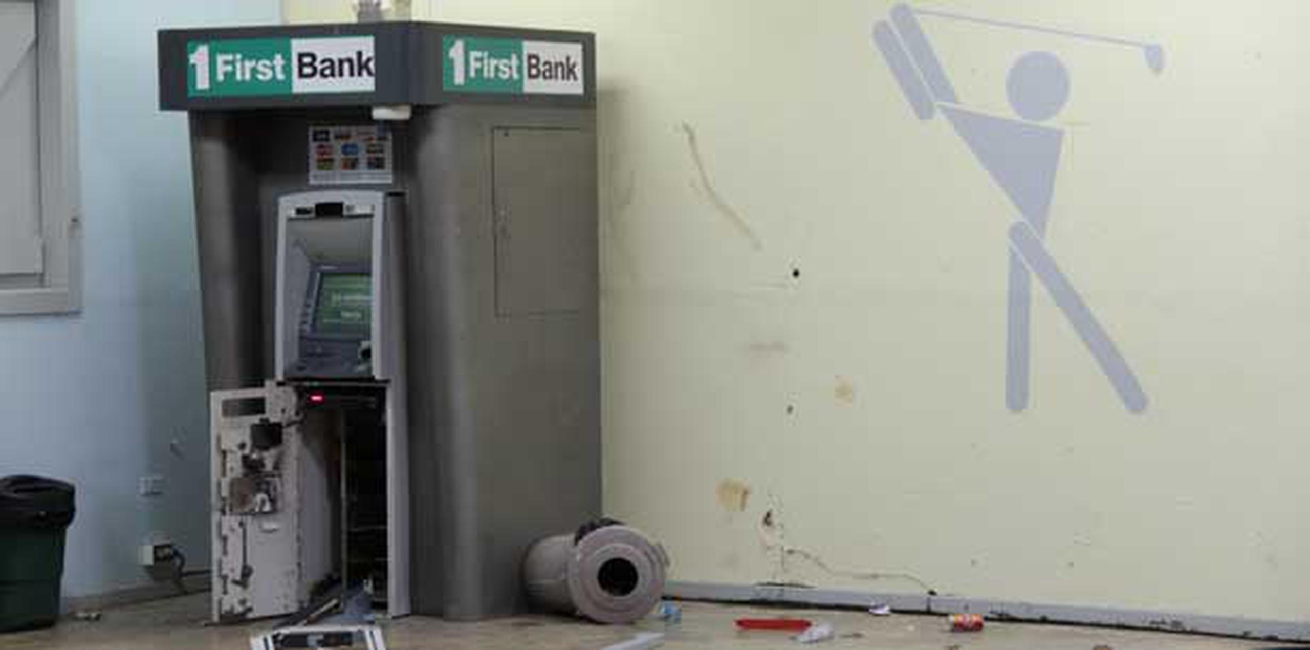 Los individuos utilizaron un equipo de acetileno que tenían en una mochila para abrir la máquina ATM. (alex.figueroa@gfrmedia.com)