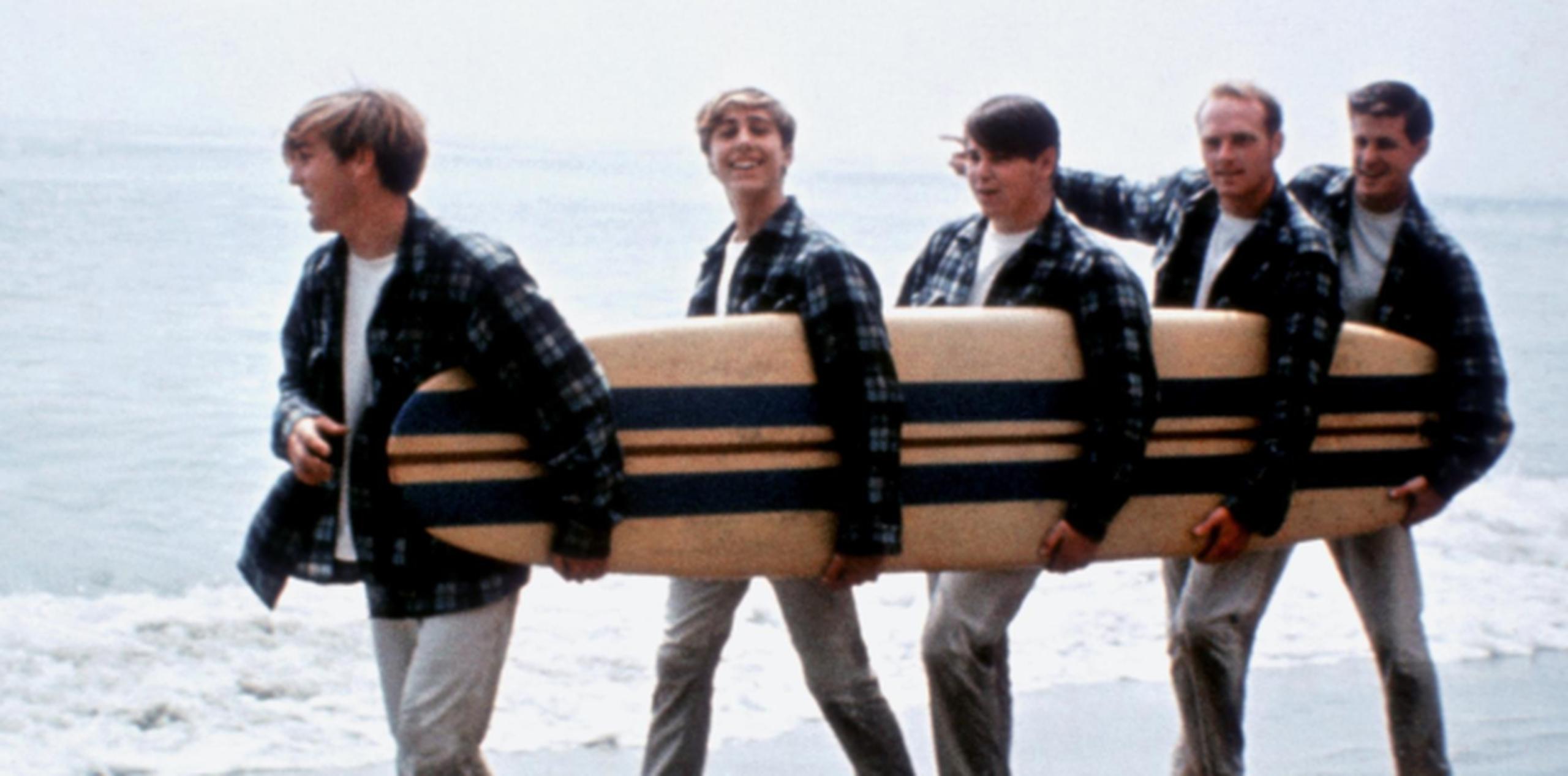 Los Beach Boys, en una imagen de su época de gloria, tocaban anoche cuando ocurrió el fenómeno atmosférico en Oklahoma. (AP)