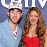 Shakira reta a Nick Jonas a bailar salsa y queda sorprendida