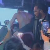 Indignación por rapero que arrastró a mujer durante concierto y pidió al público patearla