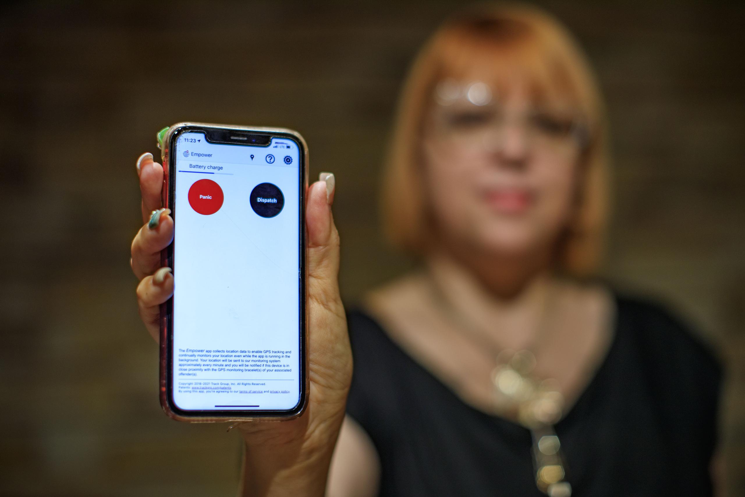 Solo siete mujeres víctimas de violencia de género, entre ellas Maribel Meléndez, tienen en su teléfono móvil el “app” EMPOWER, que les indica cuando el agresor está cerca.