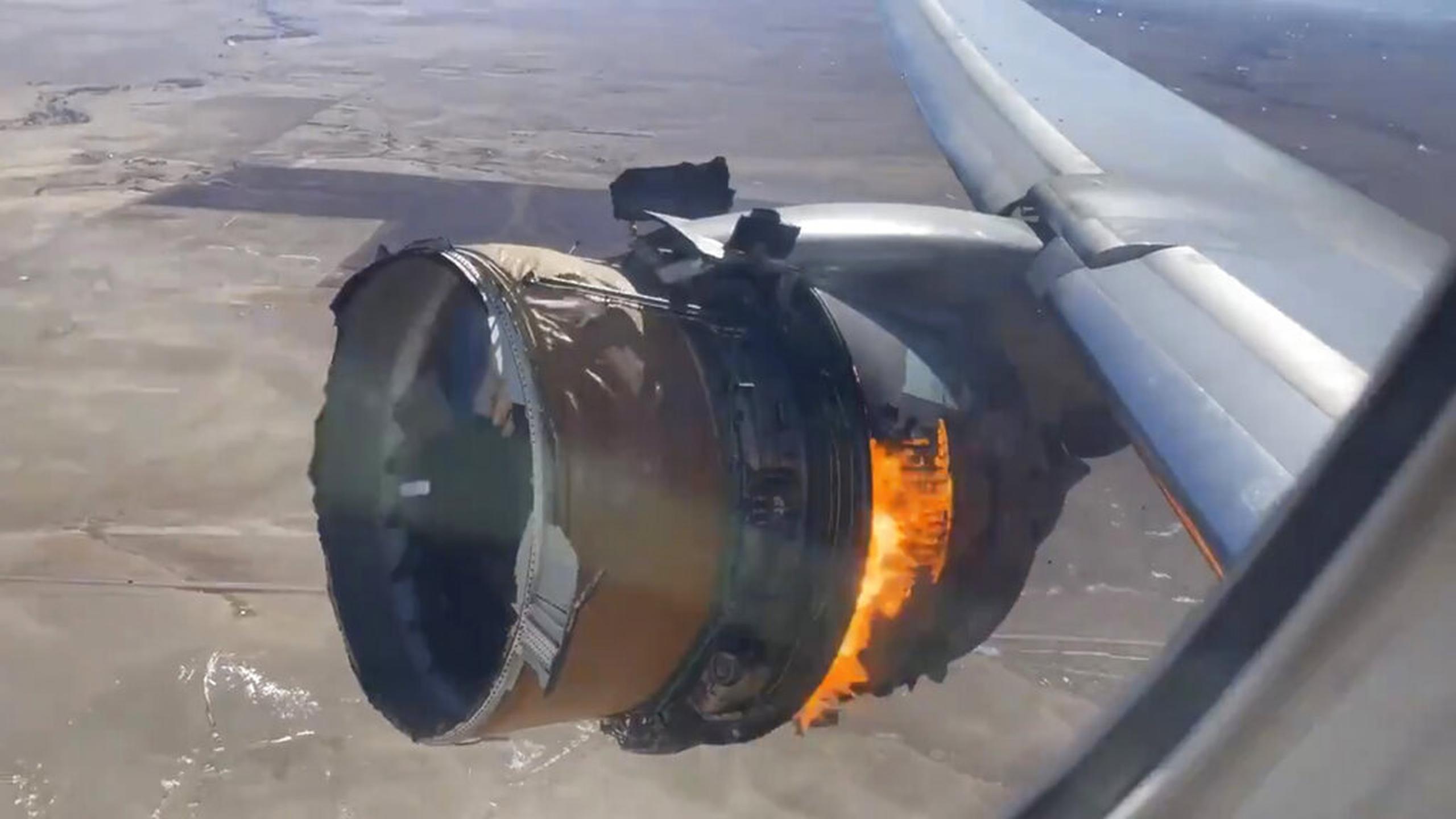 Un avión de United que tenía la turbina Pratt & Whitney PW4000 tuvo que realizar un aterrizaje de emergencia poco después de despegar de Denver el sábado rumbo a Honolulu.