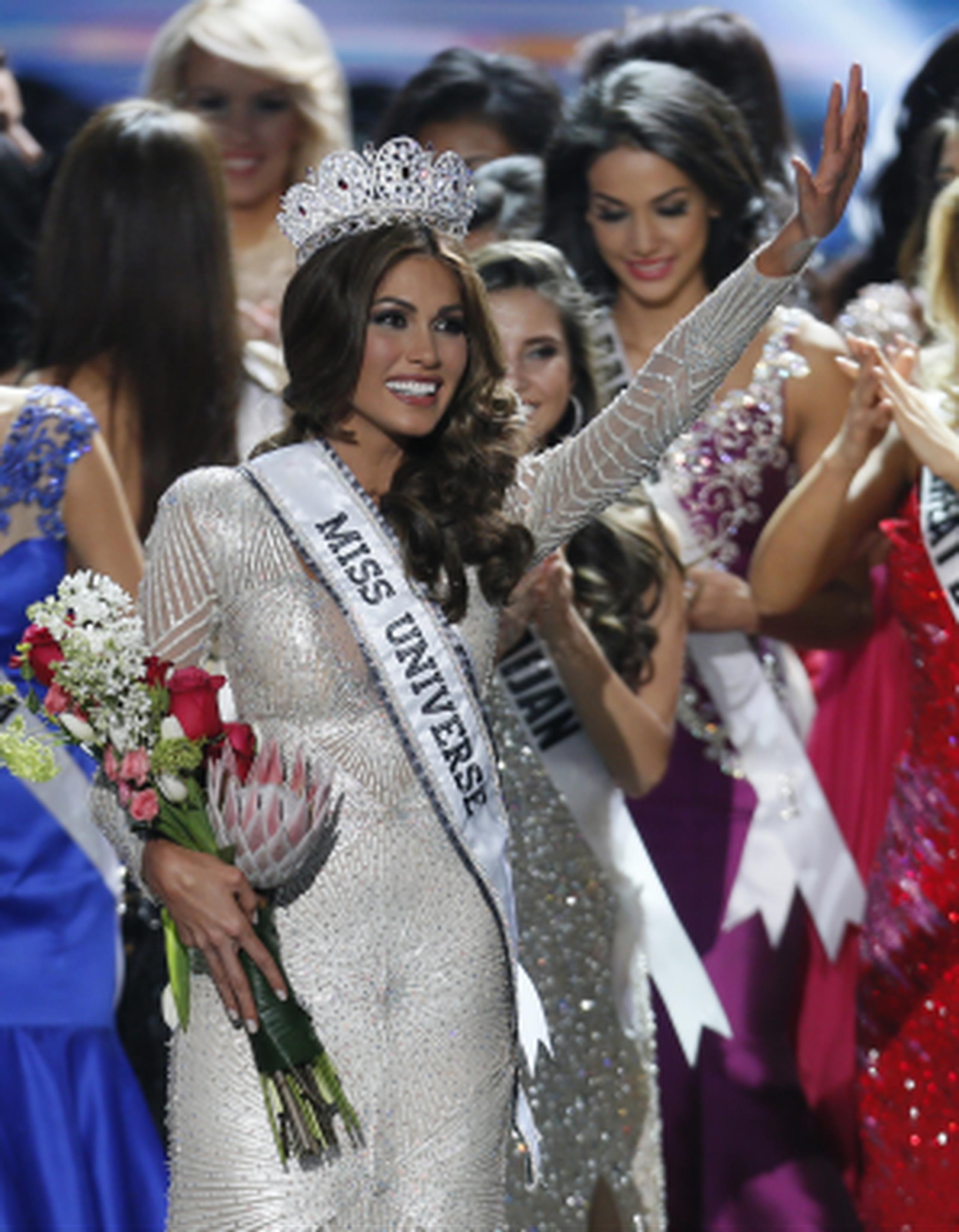 María Gabriela Isler es la septima venezolana en obtener la corona de Miss Universe. (Prensa Asociada)