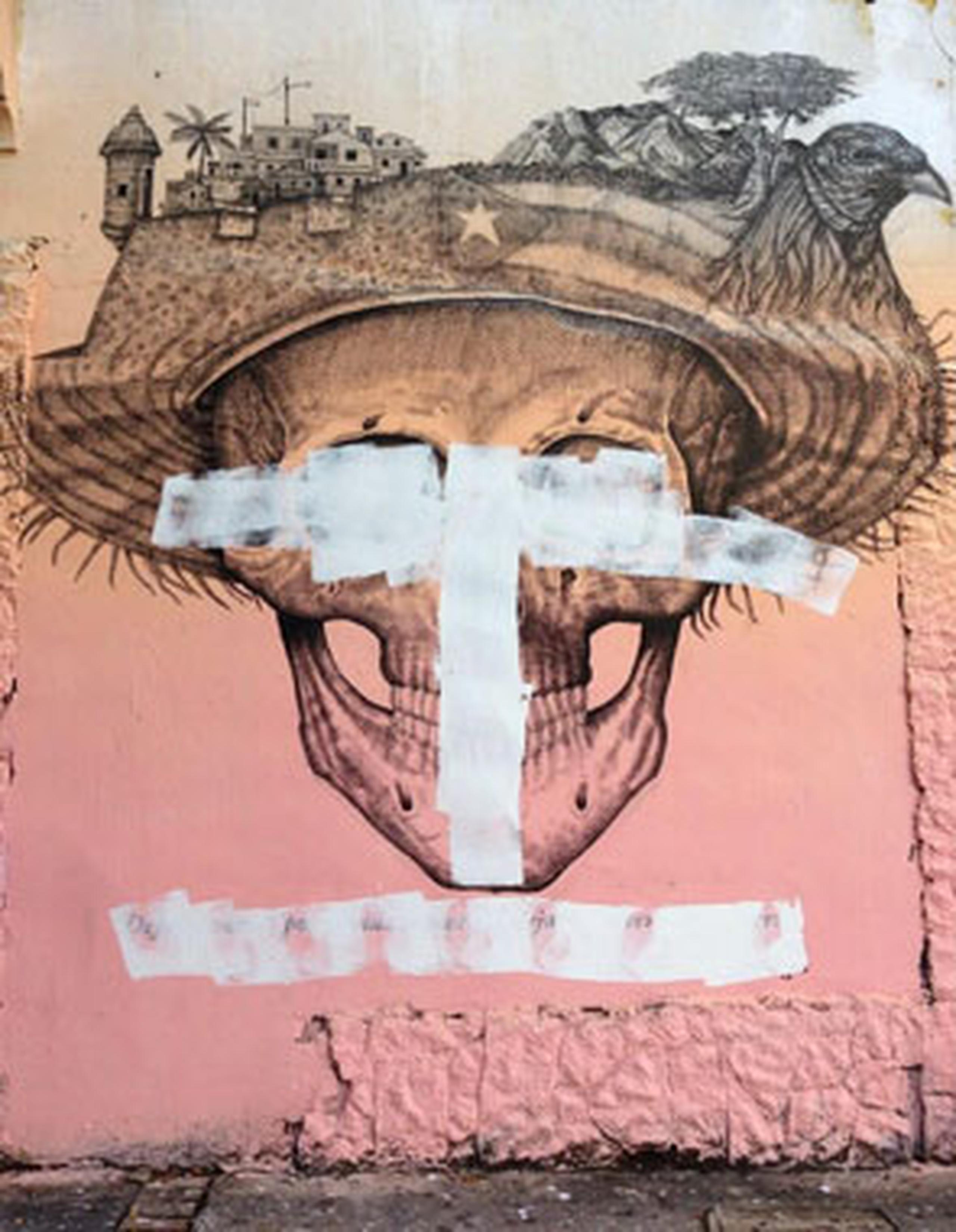 El mural del boricua Alexis Díaz que fue mutilado ilustra una calavera y en su cabeza una pava, la bandera de Puerto Rico, un ave, montañas, un flamboyán, pequeñas casas y una garita, de las que se ven en la ciudad amurallada del Viejo San Juan.(Twitter / @jorgejmuniz)