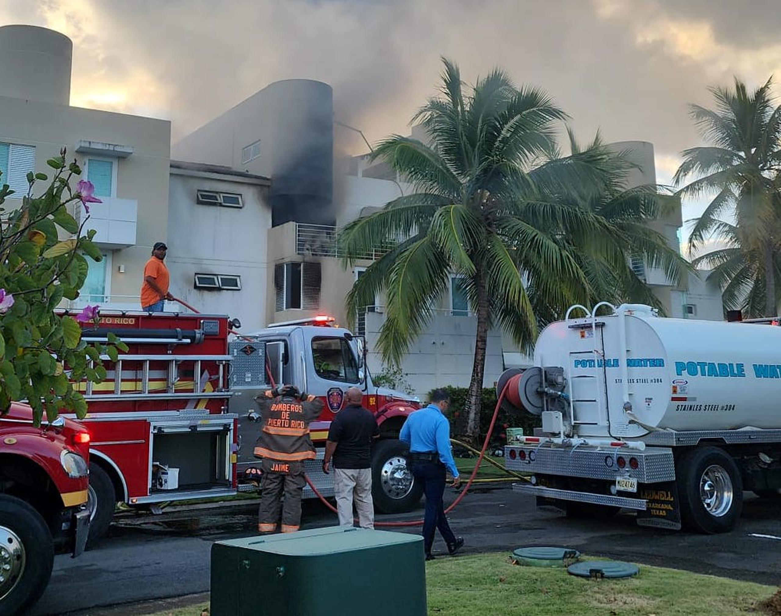 El comisionado refutó que algunos bomberos tengan equipos expirados y dijo que el fuego en el que perecieron dos adultos mayores en un apartamento en Dorado el pasado 9 de febrero “se atacó” con dos equipos de trabajo. 